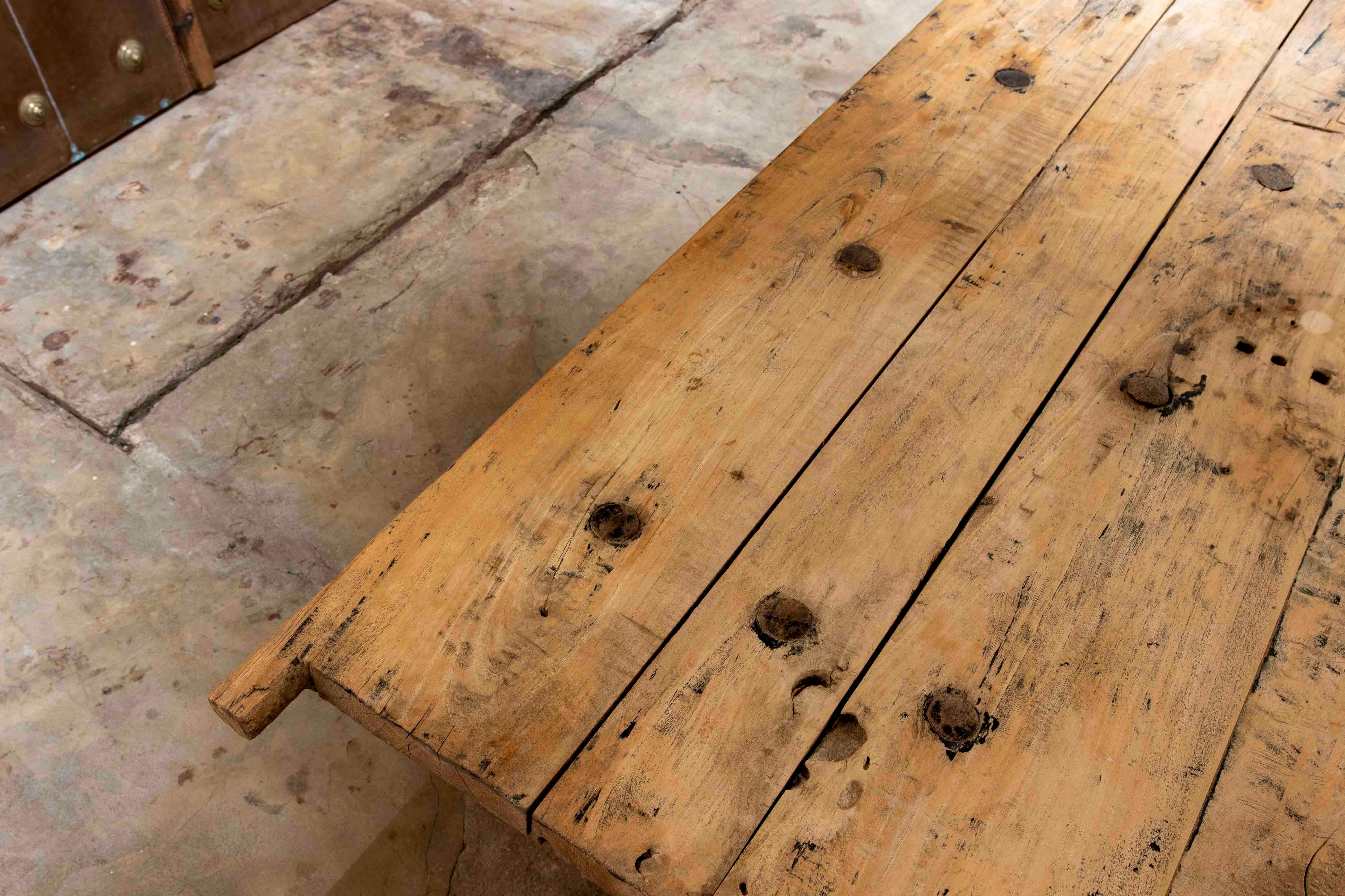 20ième siècle Table en bois des années 1980 fabriquée avec une porte ancienne  en vente