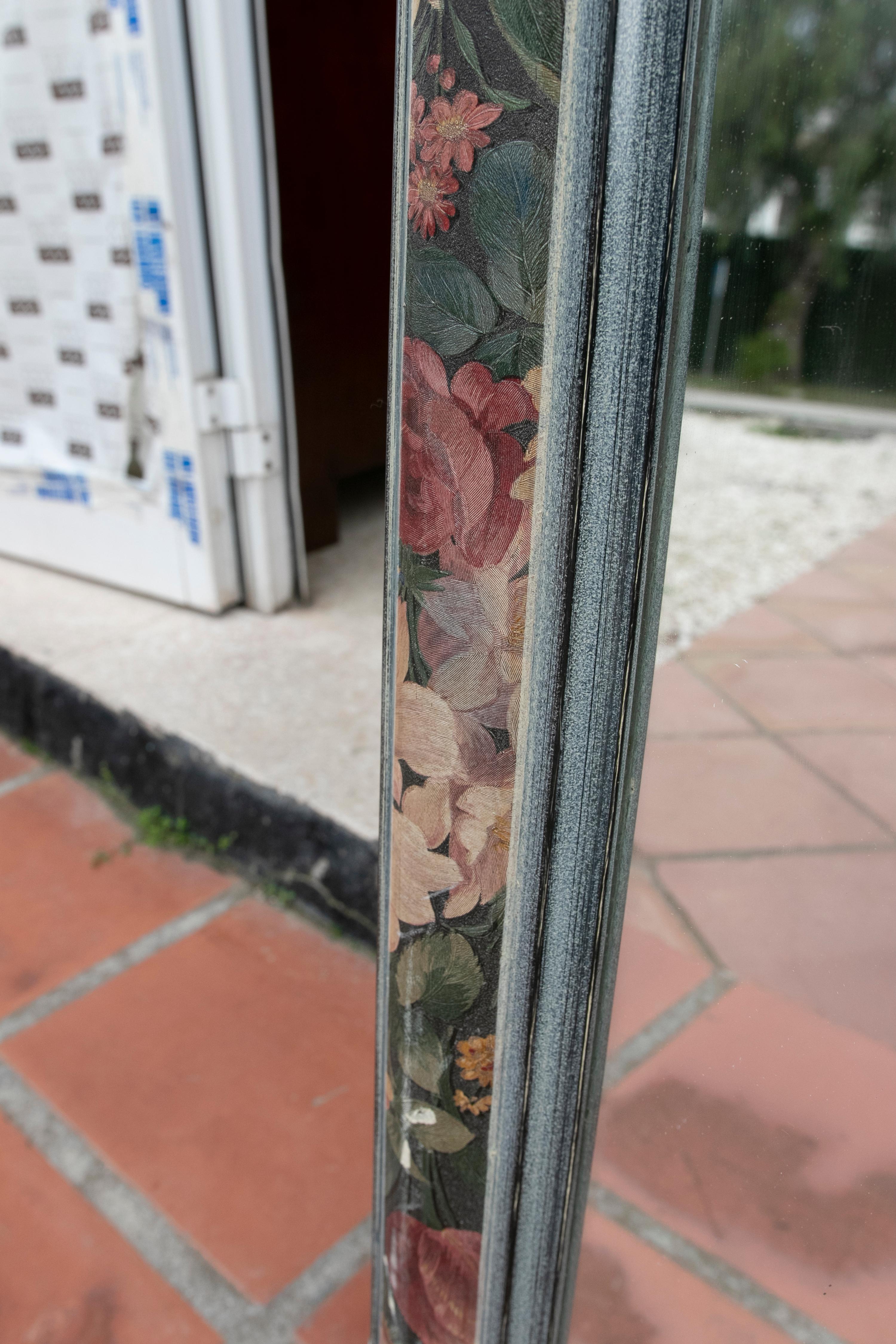 1980s Wooden Wall Mirror Painted with Flowers For Sale 3