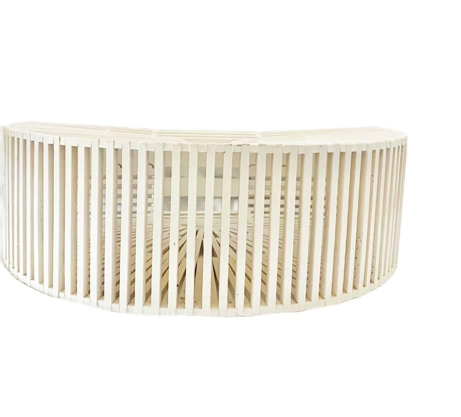 1980s Wooden White Slat Basket Top Handle Half Moon Beach bag In Good Condition For Sale In London, GB