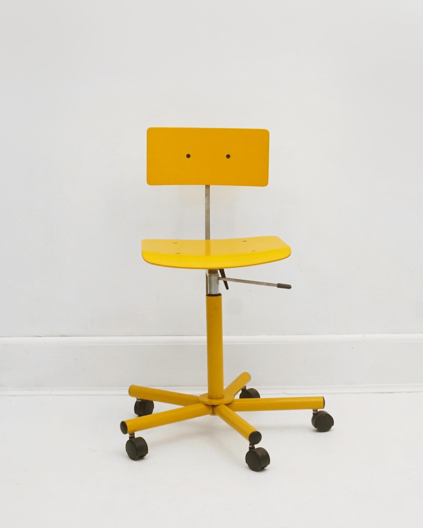 italien Chaise de bureau jaune Anna Anselmi pour Bieffeplast, années 1980 en vente