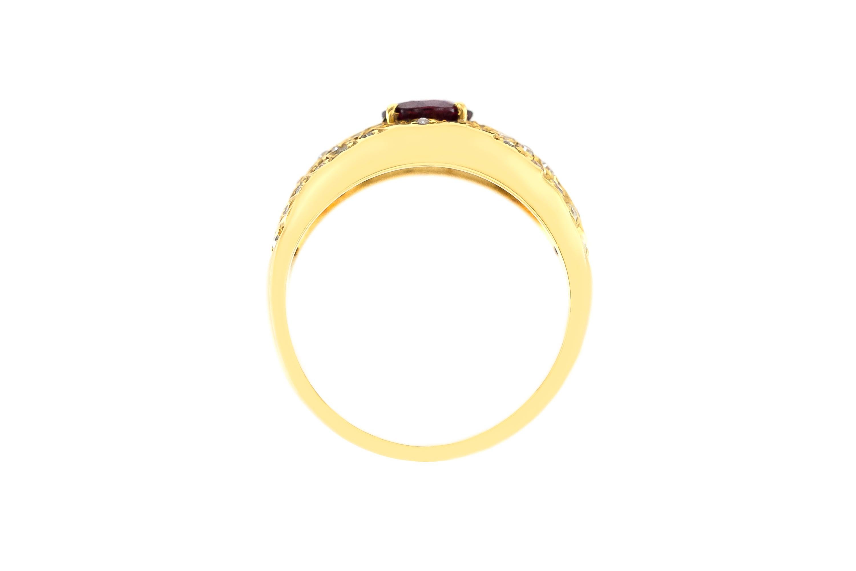 Round Cut 1980s Yellow Gold Diamonds with Center Ruby Ring For Sale