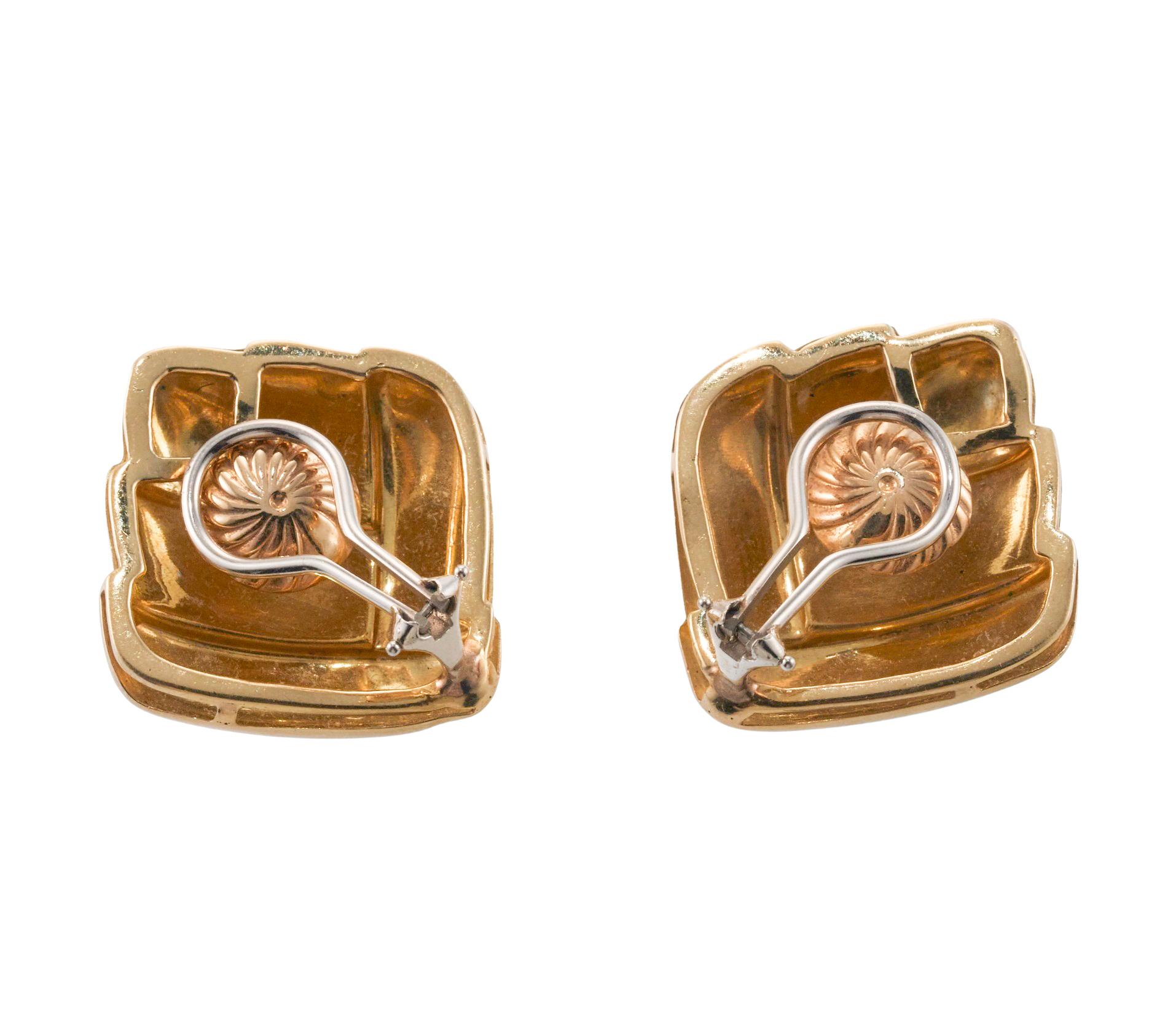 1980s Yellow Gold Earrings In Excellent Condition For Sale In New York, NY