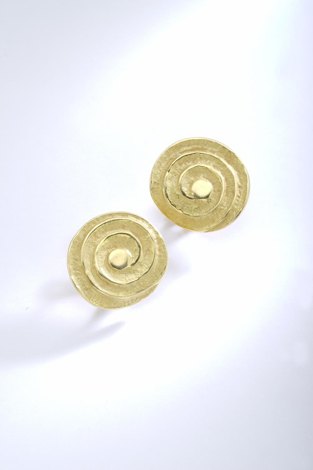 1980s Yellow Gold Earrings In Excellent Condition For Sale In Geneva, CH