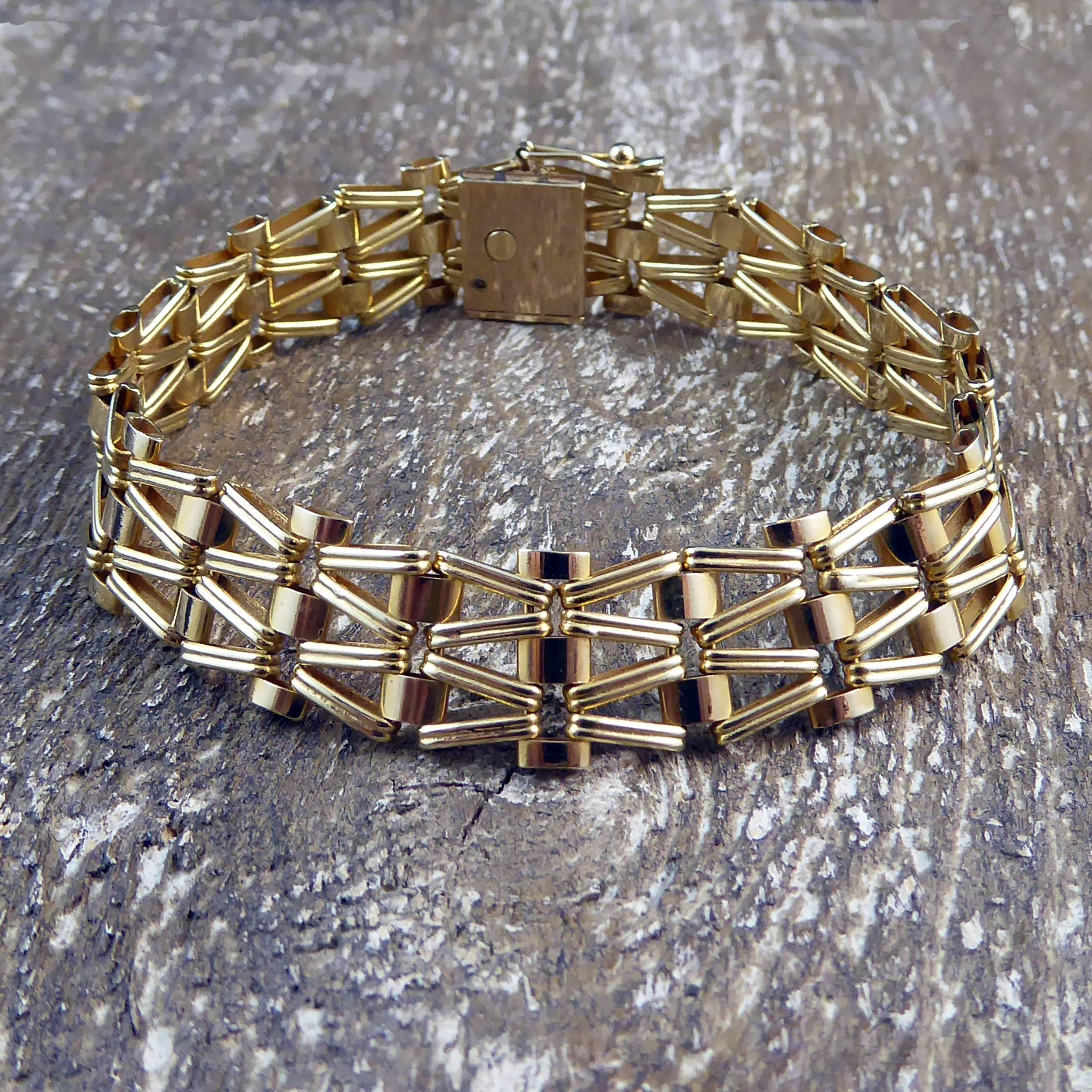 Women's 1980s Yellow Gold Gate Bracelet, Bow Shaped Links, London Hallmark