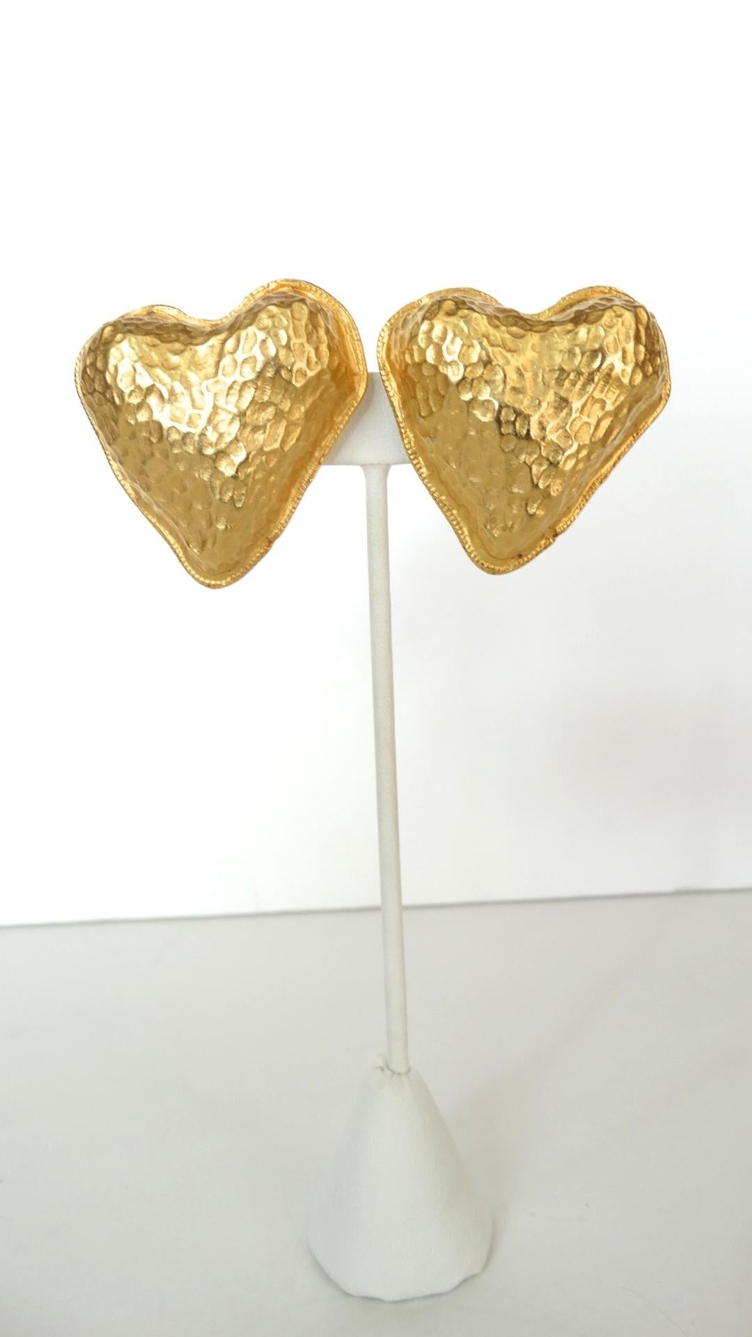 1980s Yosca Textured Gold Heart Clip On Earrings  In Good Condition In Scottsdale, AZ