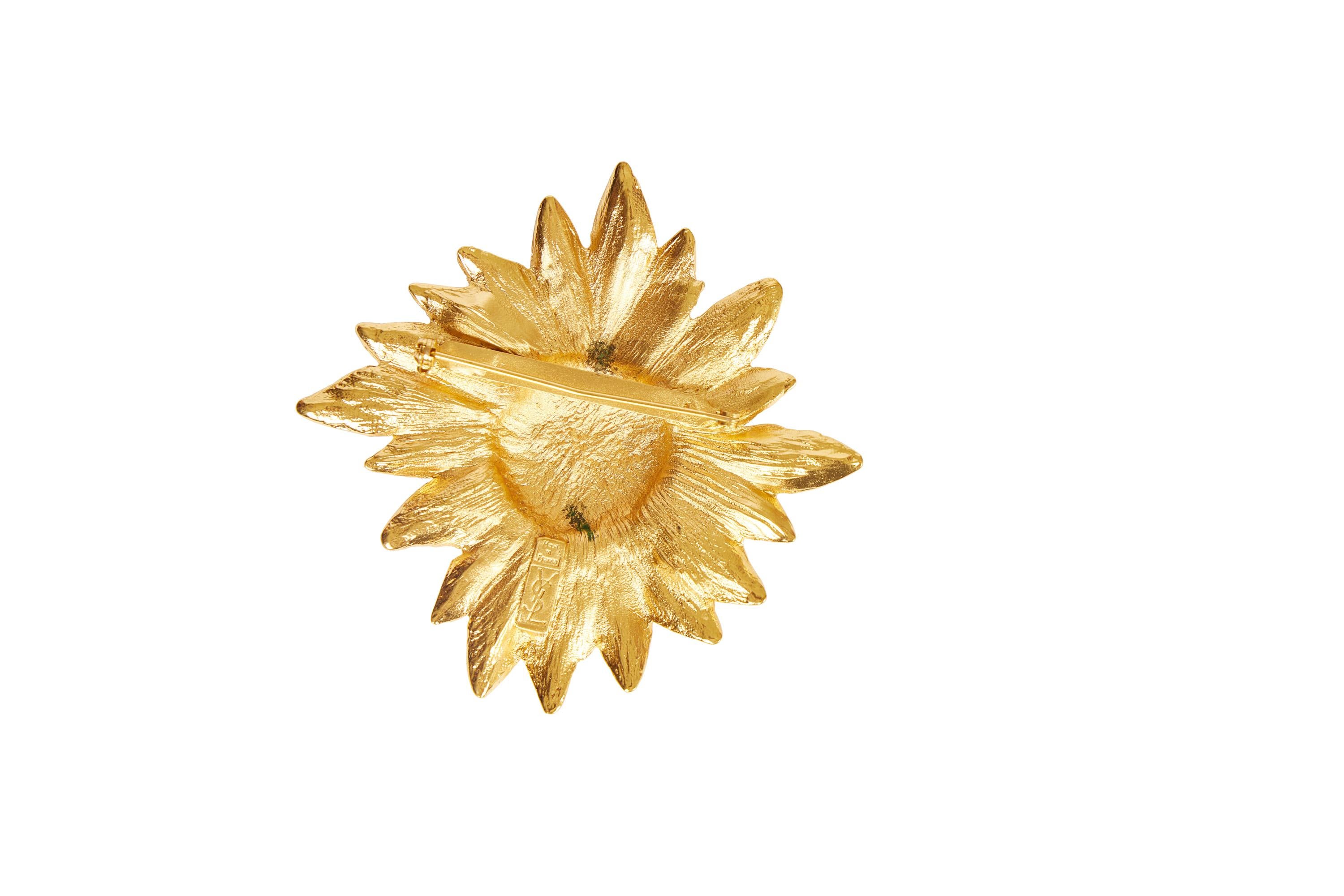 1980s Ysl Starburst Gold & Pearl Brooch In Good Condition For Sale In West Hollywood, CA