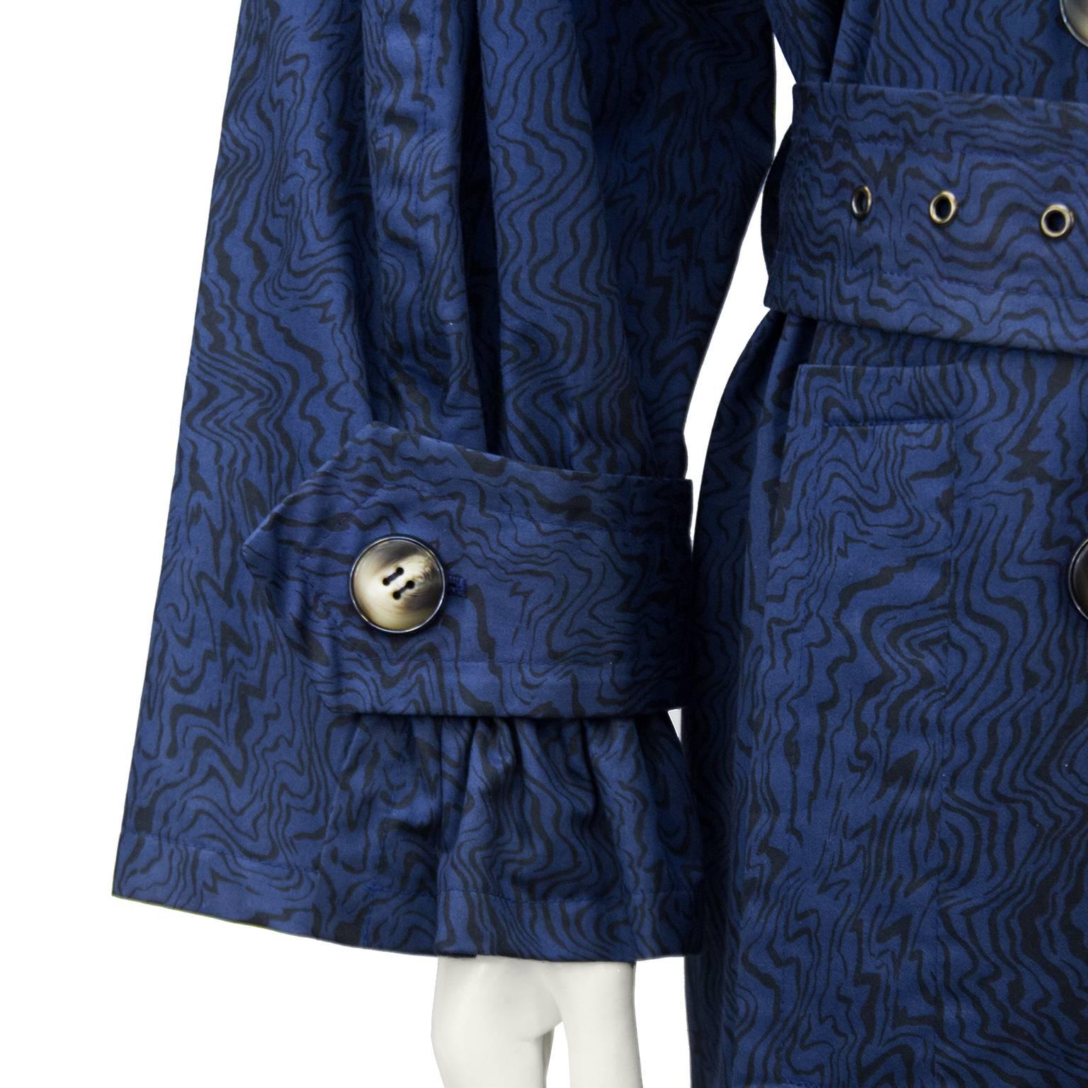 1980er Jahre YSL Yves Saint Laurent Marineblauer Trenchcoat  Damen im Angebot