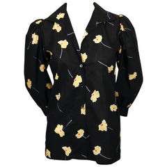1980er Jahre YVES SAINT LAURENT Schwarze Baumwollbluse mit Mohnbluse mit Mohnblumendruck