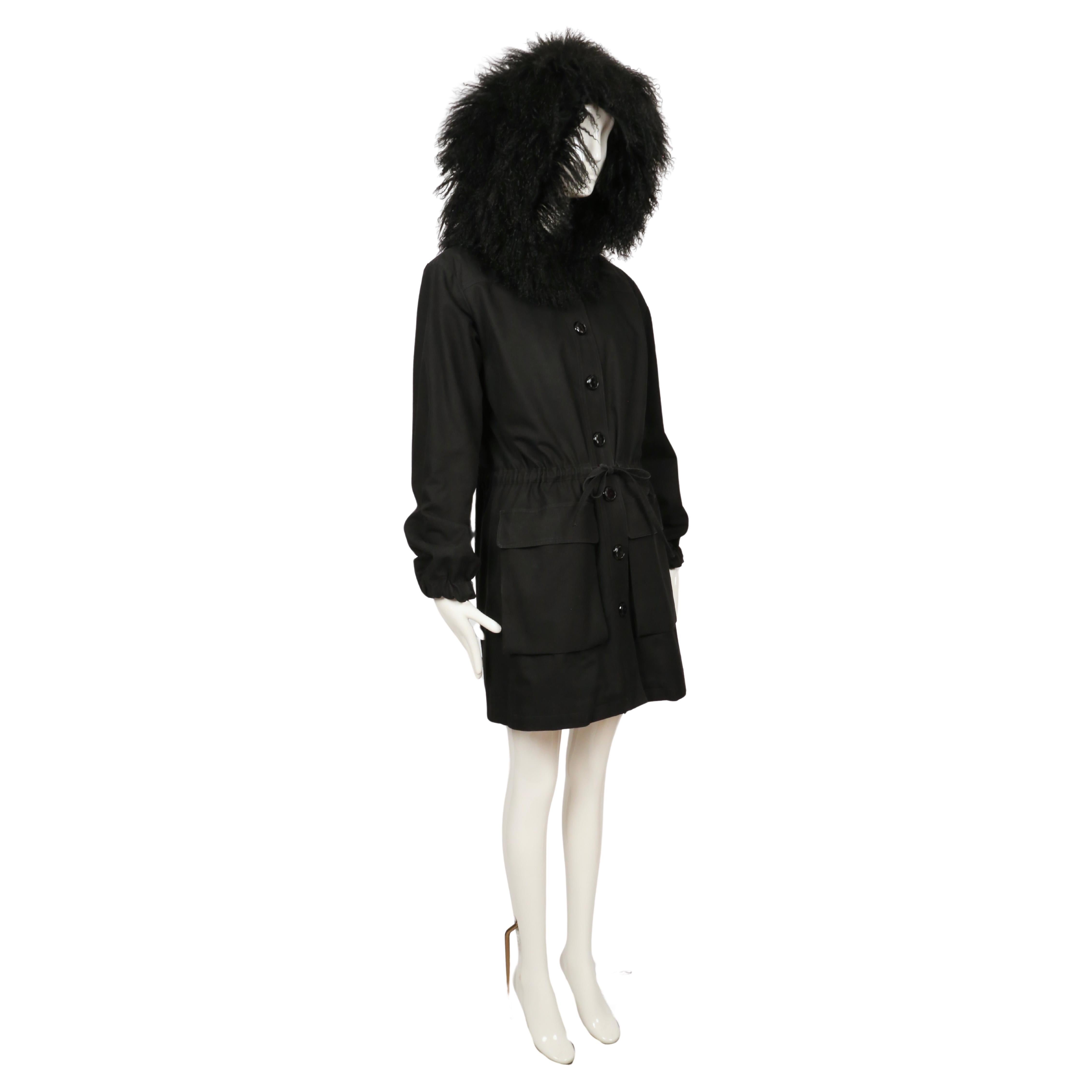 1980's YVES SAINT LAURENT black cotton parka with oversized curly lamb hood Negro en venta