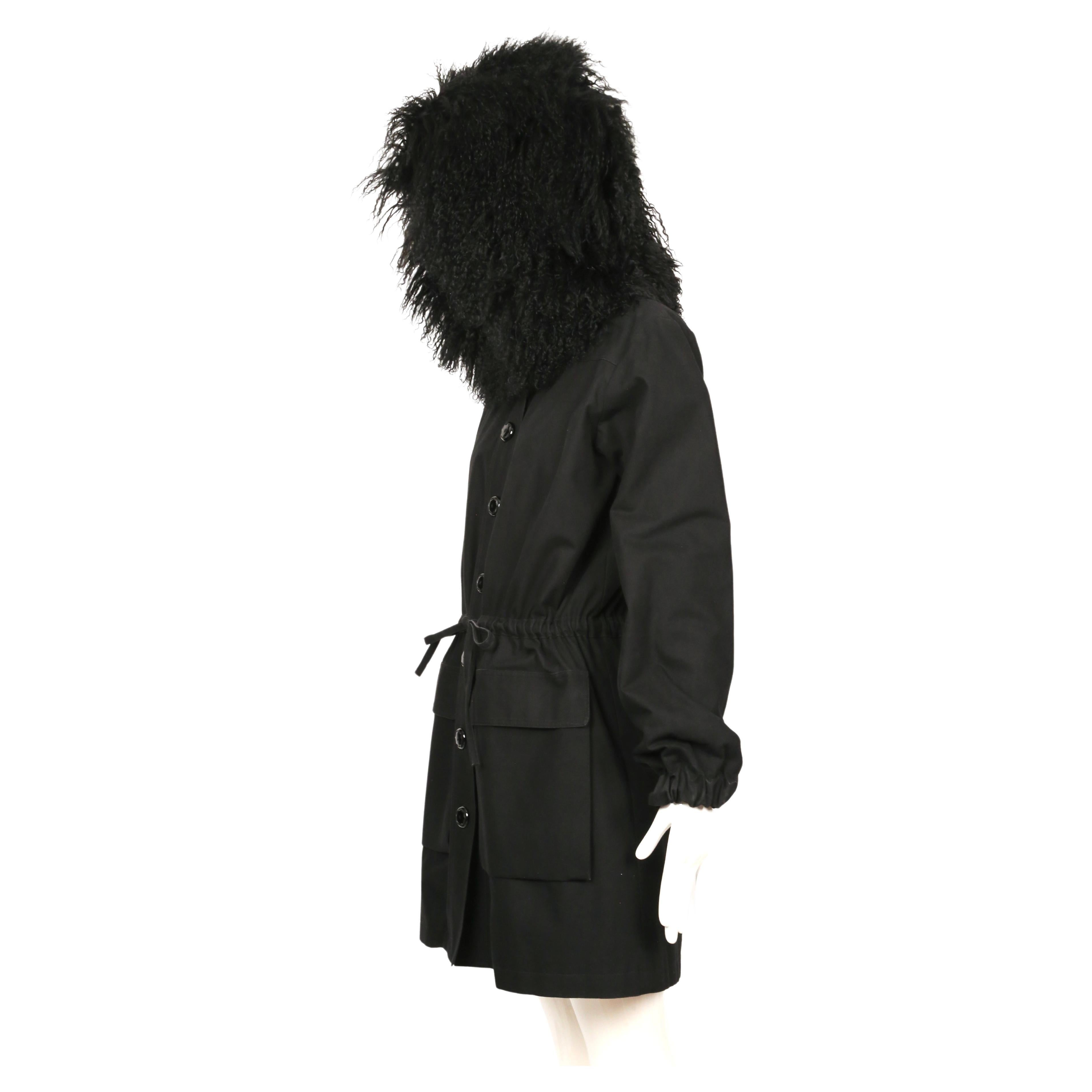 1980's YVES SAINT LAURENT black cotton parka with oversized curly lamb hood en venta 4