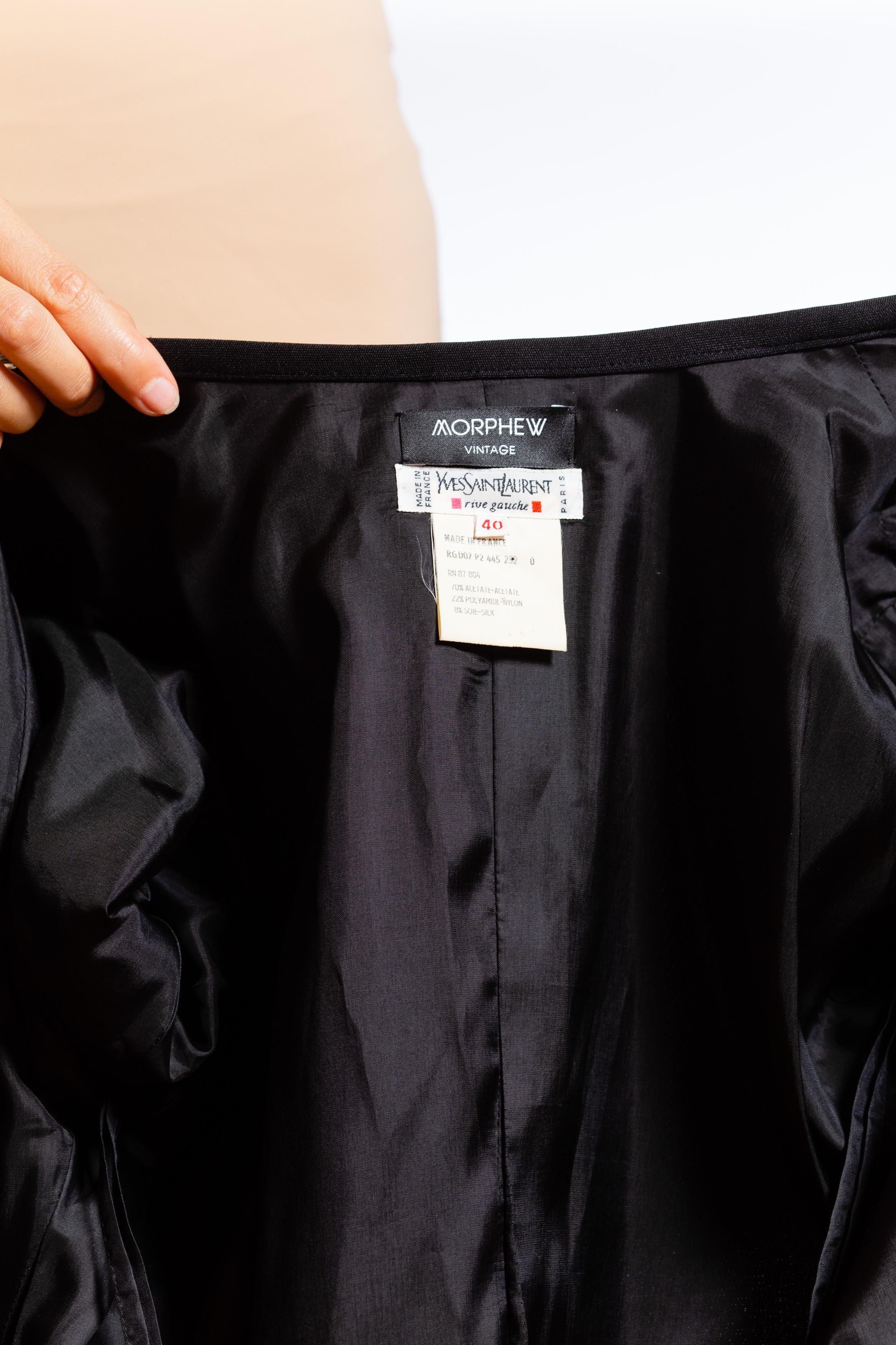 Yves Saint Laurent anni '80 in jersey di rayon e seta nero con maniche lunghe e involucro da cocktail D. A. in vendita 5