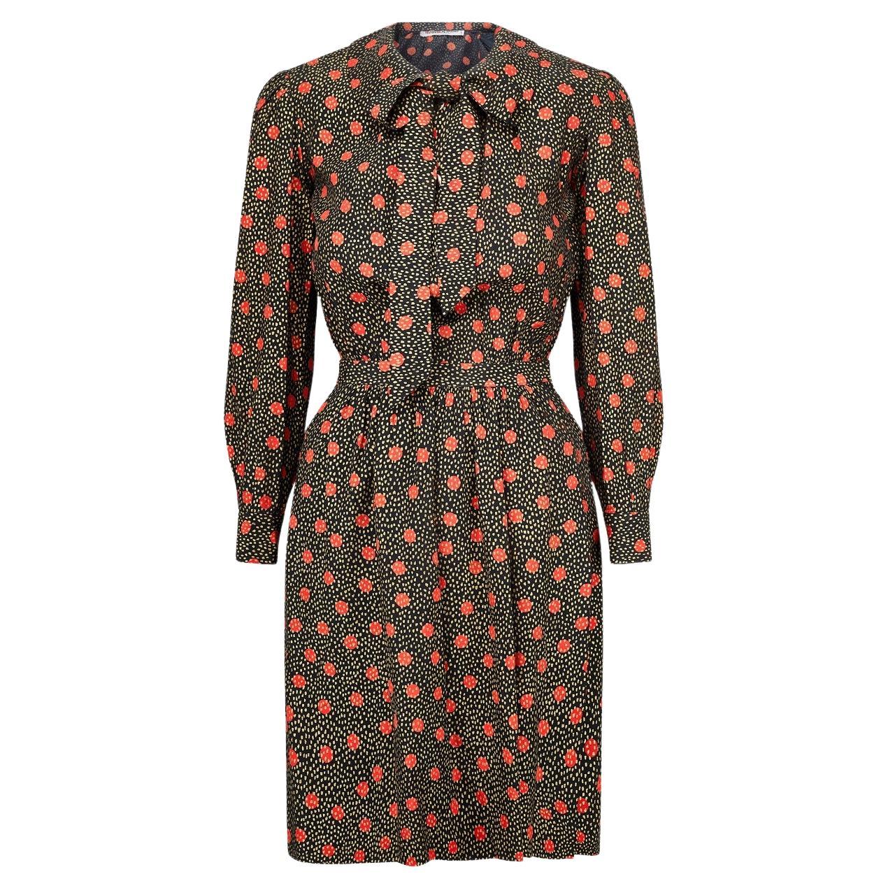 1980 Yves Saint Laurent Robe imprimée noir, rouge et or