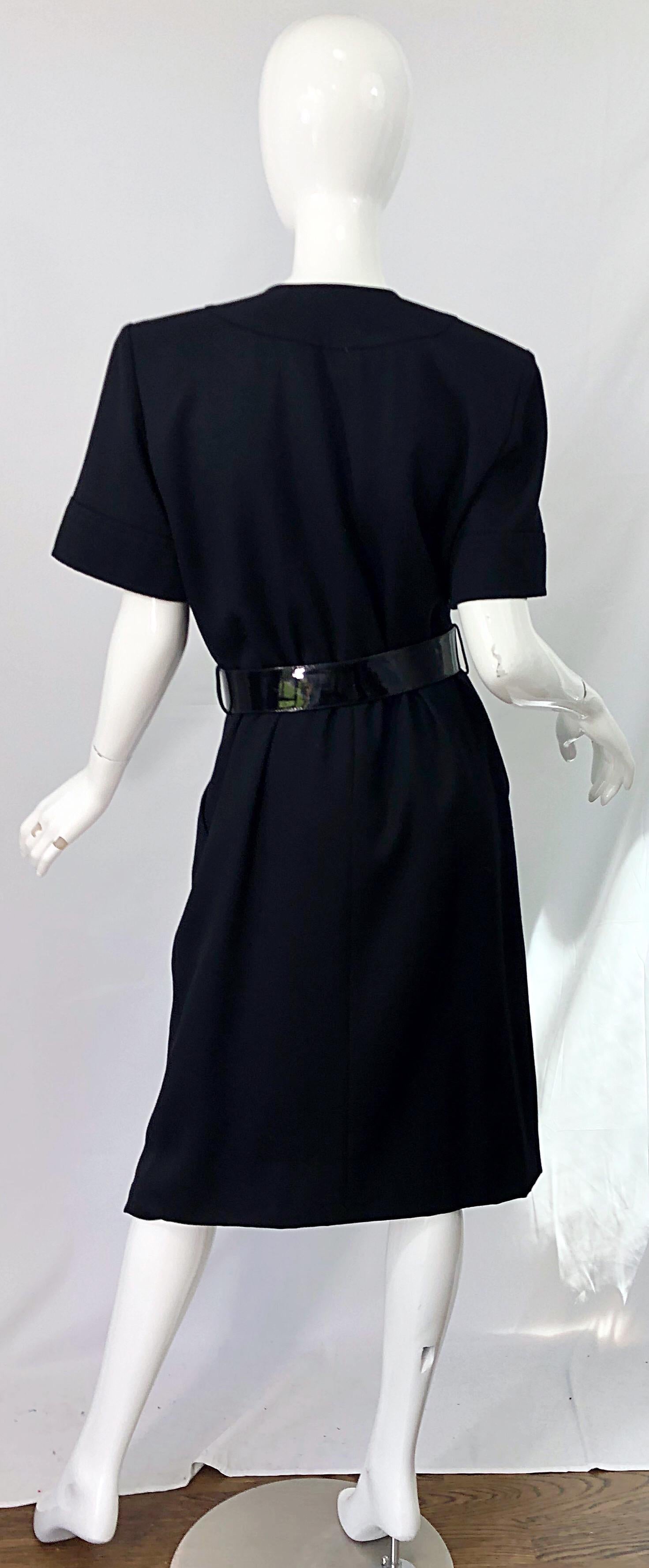 1980er Jahre Yves Saint Laurent Schwarzes Vintage 80er Jahre Kleid mit kurzen Ärmeln und Gürtel Damen im Angebot
