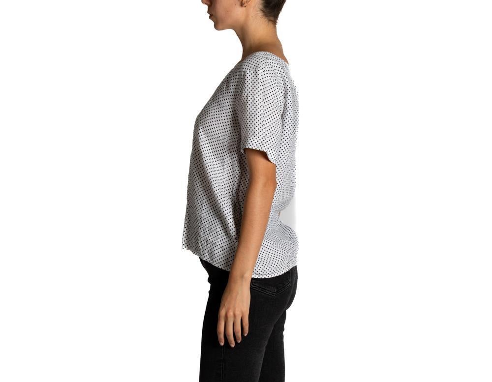 1980er Jahre YVES SAINT LAURENT T-Shirt-Oberteil aus schwarzer und weißer Baumwolle im Zustand „Hervorragend“ im Angebot in New York, NY