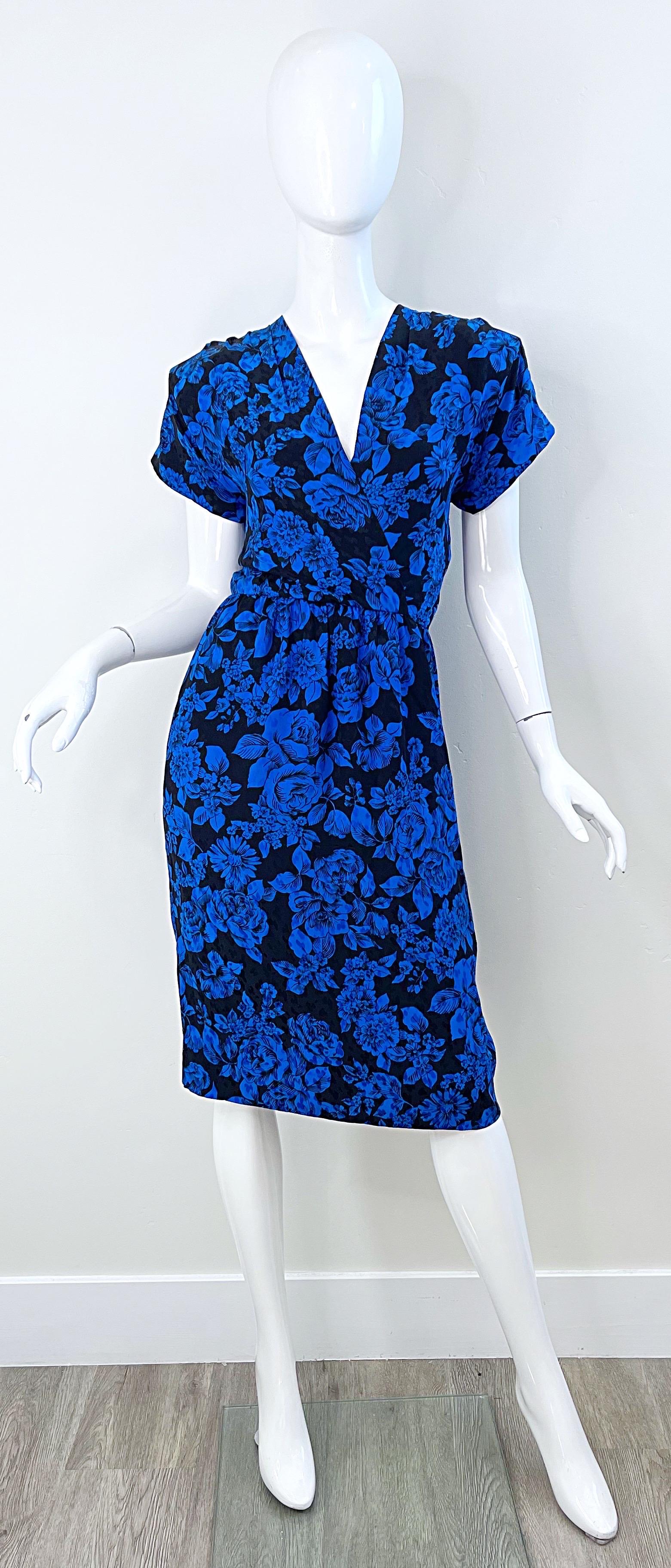 Amazing 1980s YVES SAINT LAURENT YSL Rive Gauche blue and black floral / rose print short sleeve silk dress ! Pockets at each side of the waist. Features a vibrant blue flowers and roses throughout. Hidden metal zipper up the side. Inner shoulder