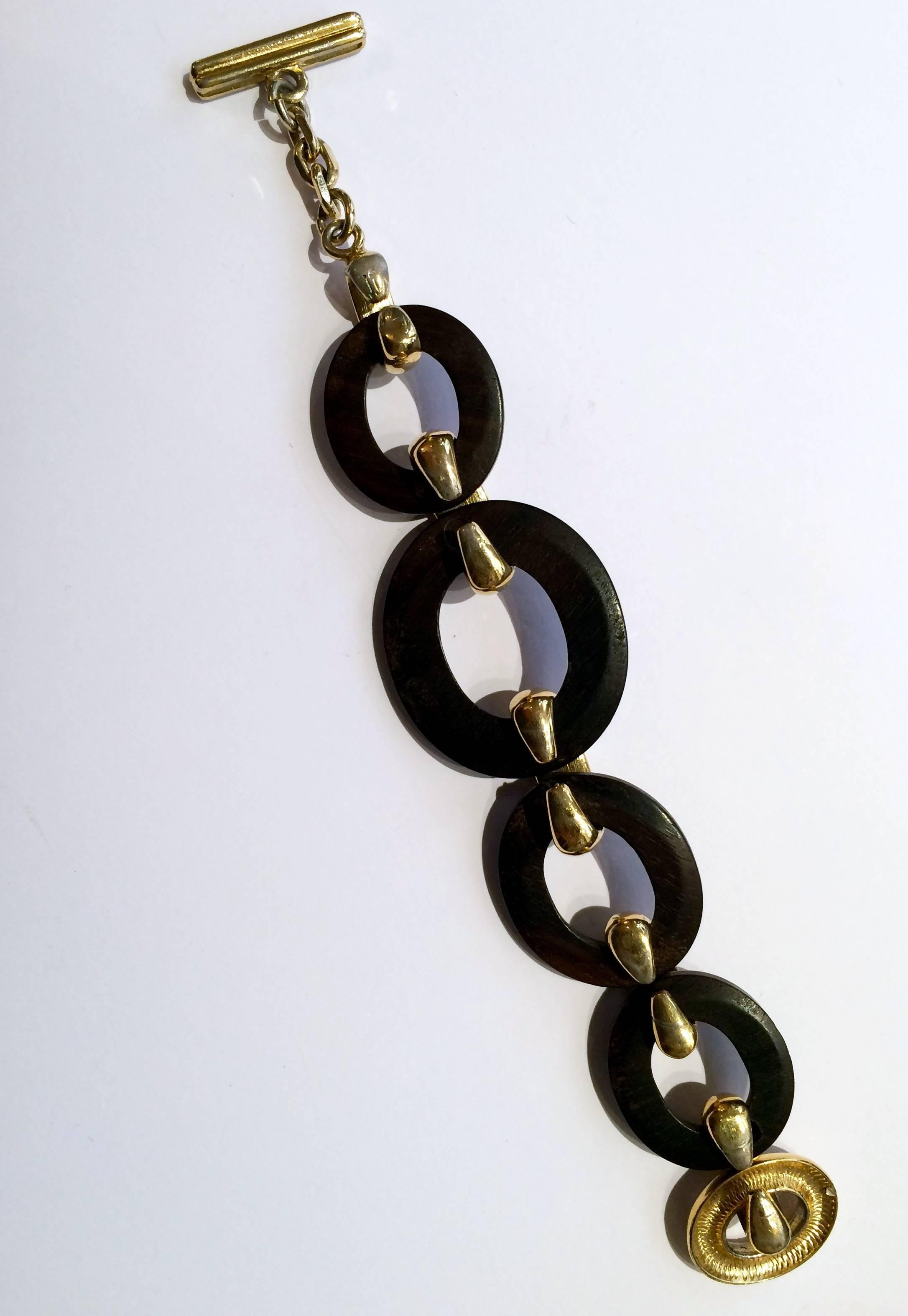 1980s Yves Saint Laurent gold tone chain with black resine beads featuring a toggle closure with embossed YSL on. Length 7,4in. (19cm)
In excellent vintage condition.  Made in France.
We guarantee you will receive this gorgeous earrings as described