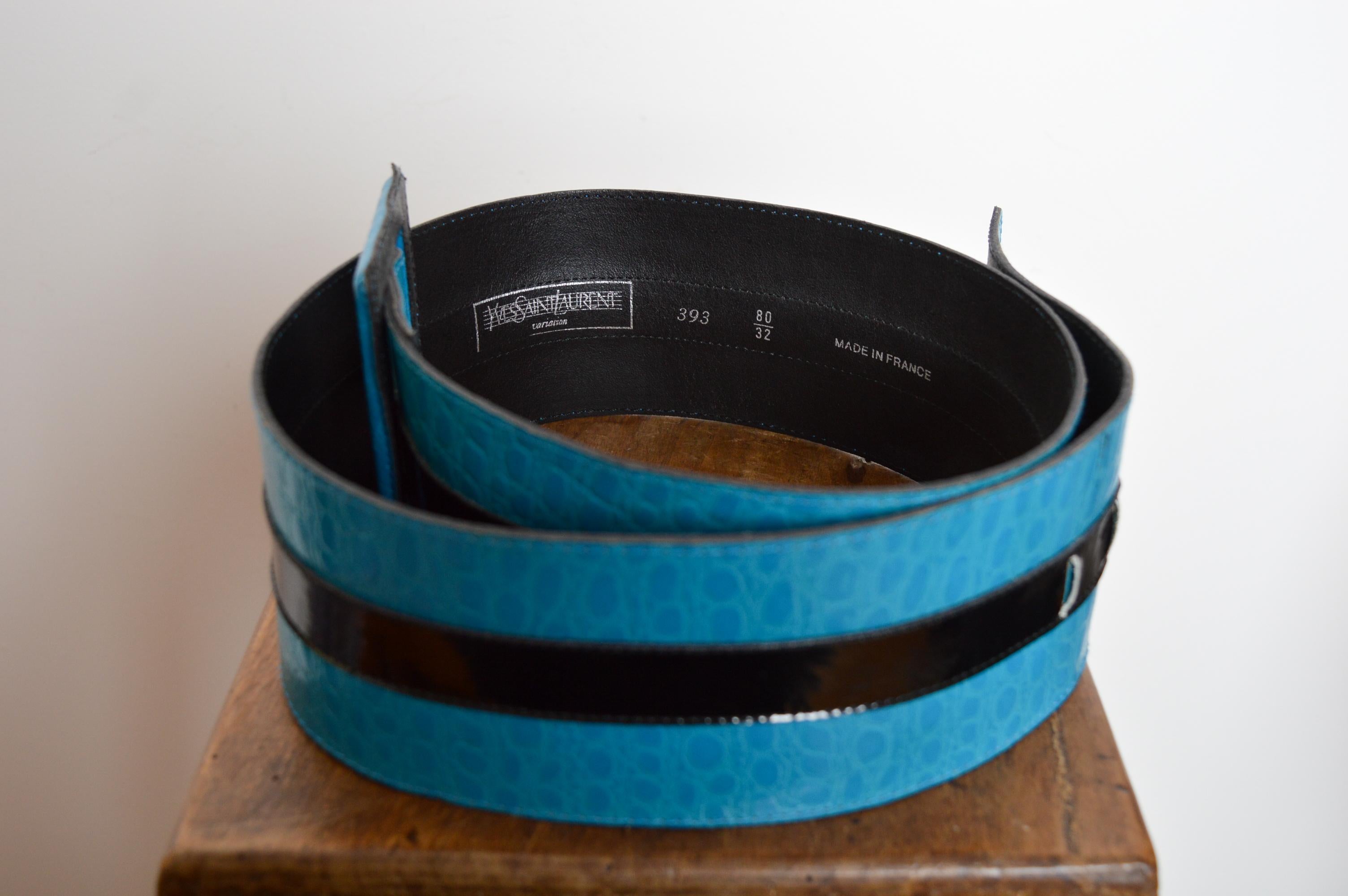 Yves Saint Laurent del 1980, cintura in pelle di coccodrillo blu elettrico con dichiarazione in vita in vendita 5