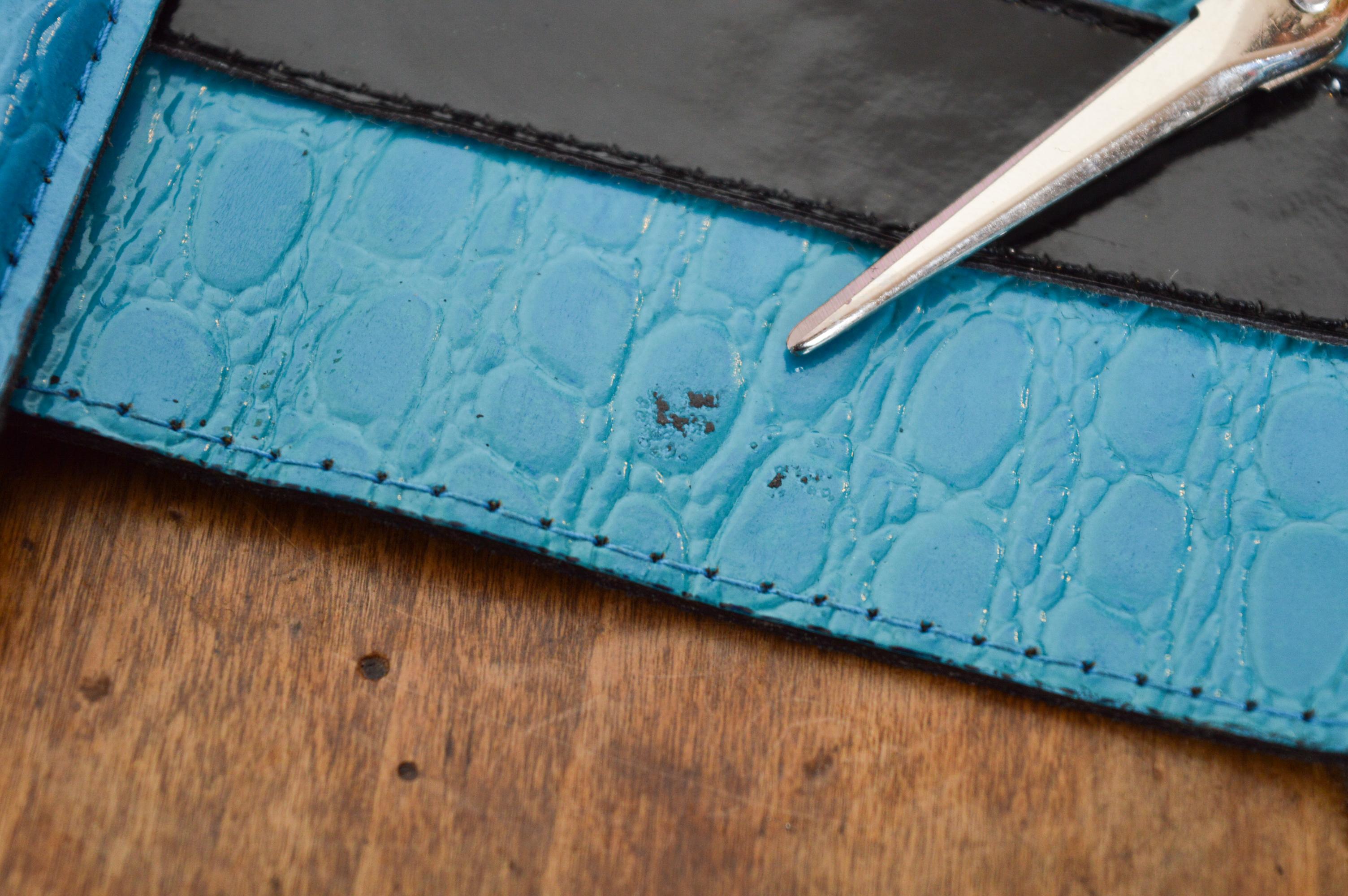 Yves Saint Laurent del 1980, cintura in pelle di coccodrillo blu elettrico con dichiarazione in vita in vendita 7