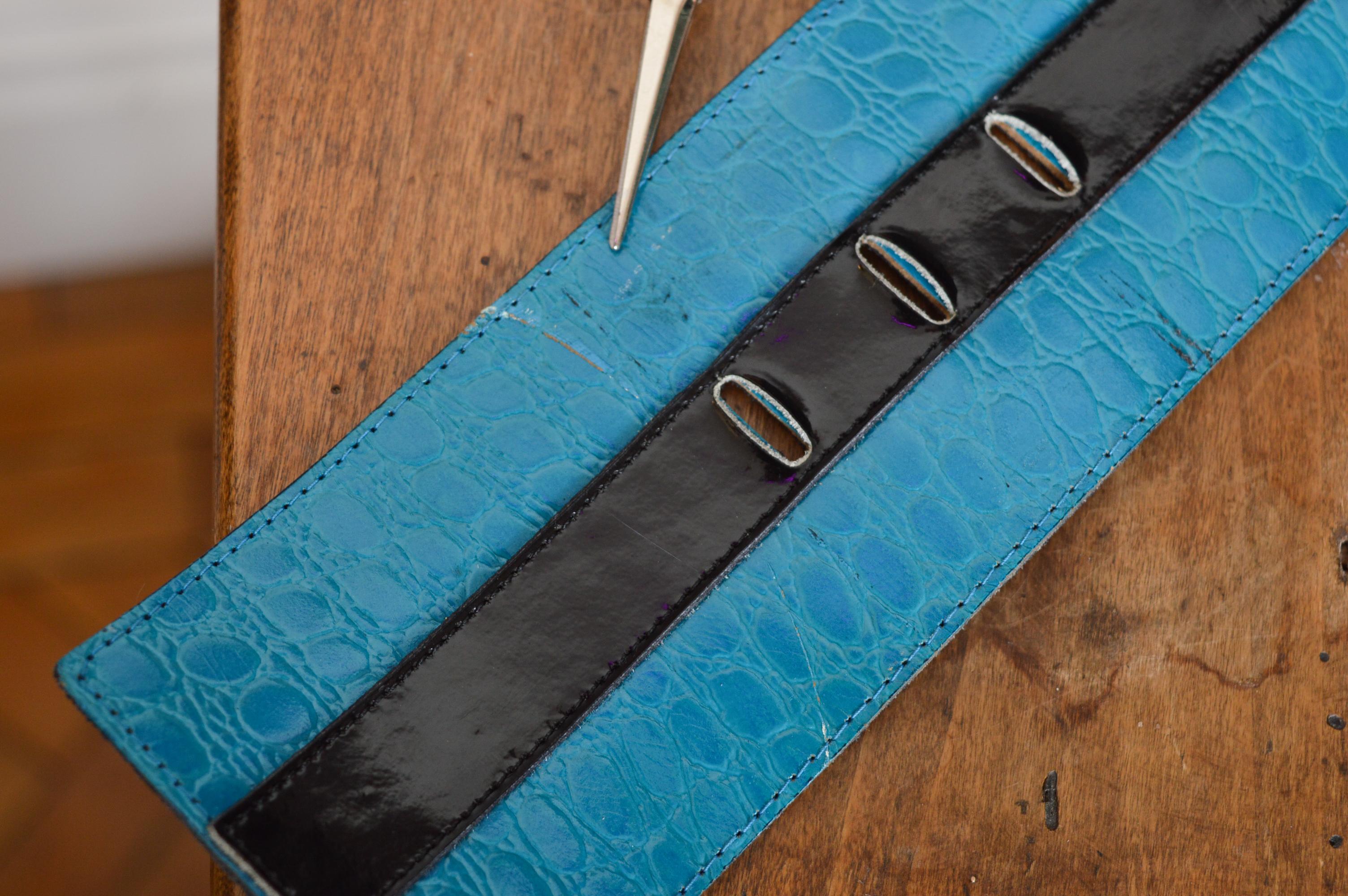 Yves Saint Laurent del 1980, cintura in pelle di coccodrillo blu elettrico con dichiarazione in vita in vendita 8