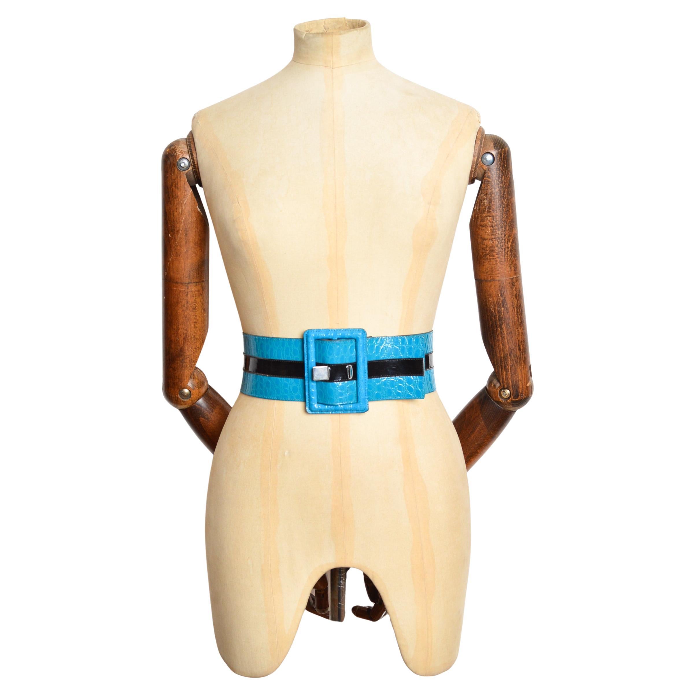 Yves Saint Laurent del 1980, cintura in pelle di coccodrillo blu elettrico con dichiarazione in vita