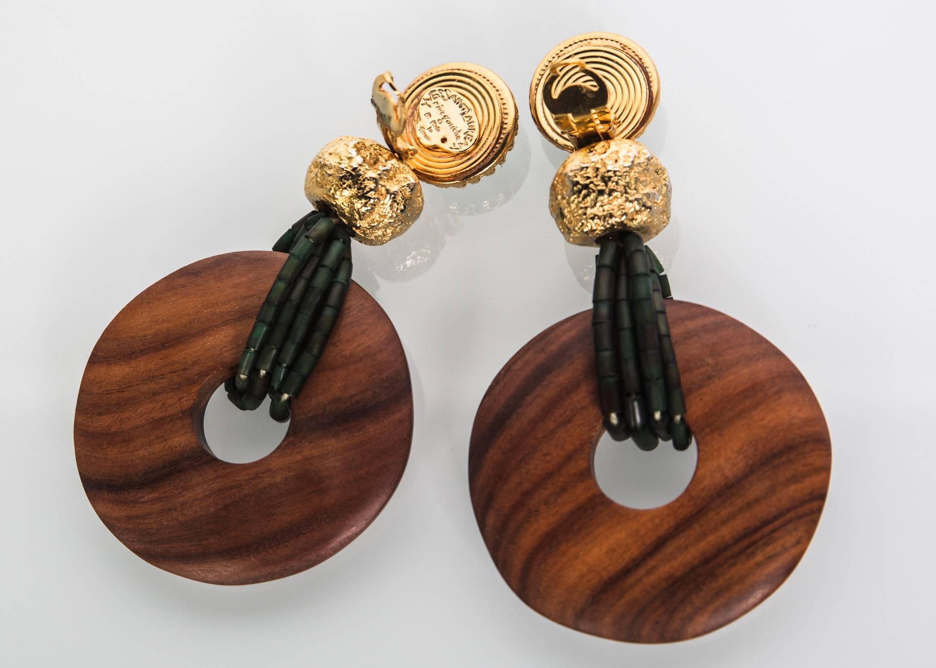 Yves Saint Laurent Emerald Green and Gold Wood Disc Accent Earrings, 1980s  In Excellent Condition In Boca Raton, FL