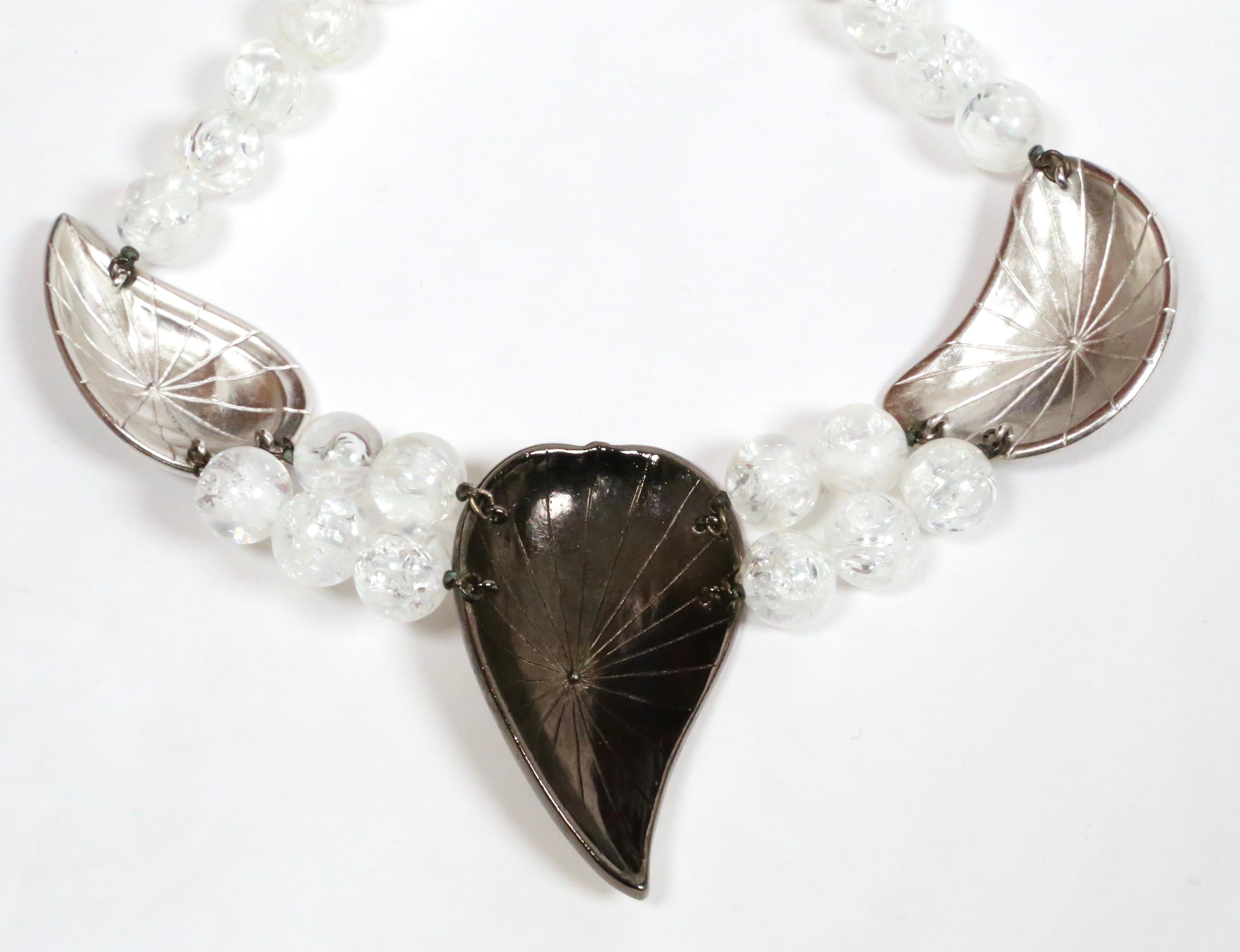 Collana di foglie smaltate di Yves Saint Laurent del 1980 con perline di lucite in vendita 2