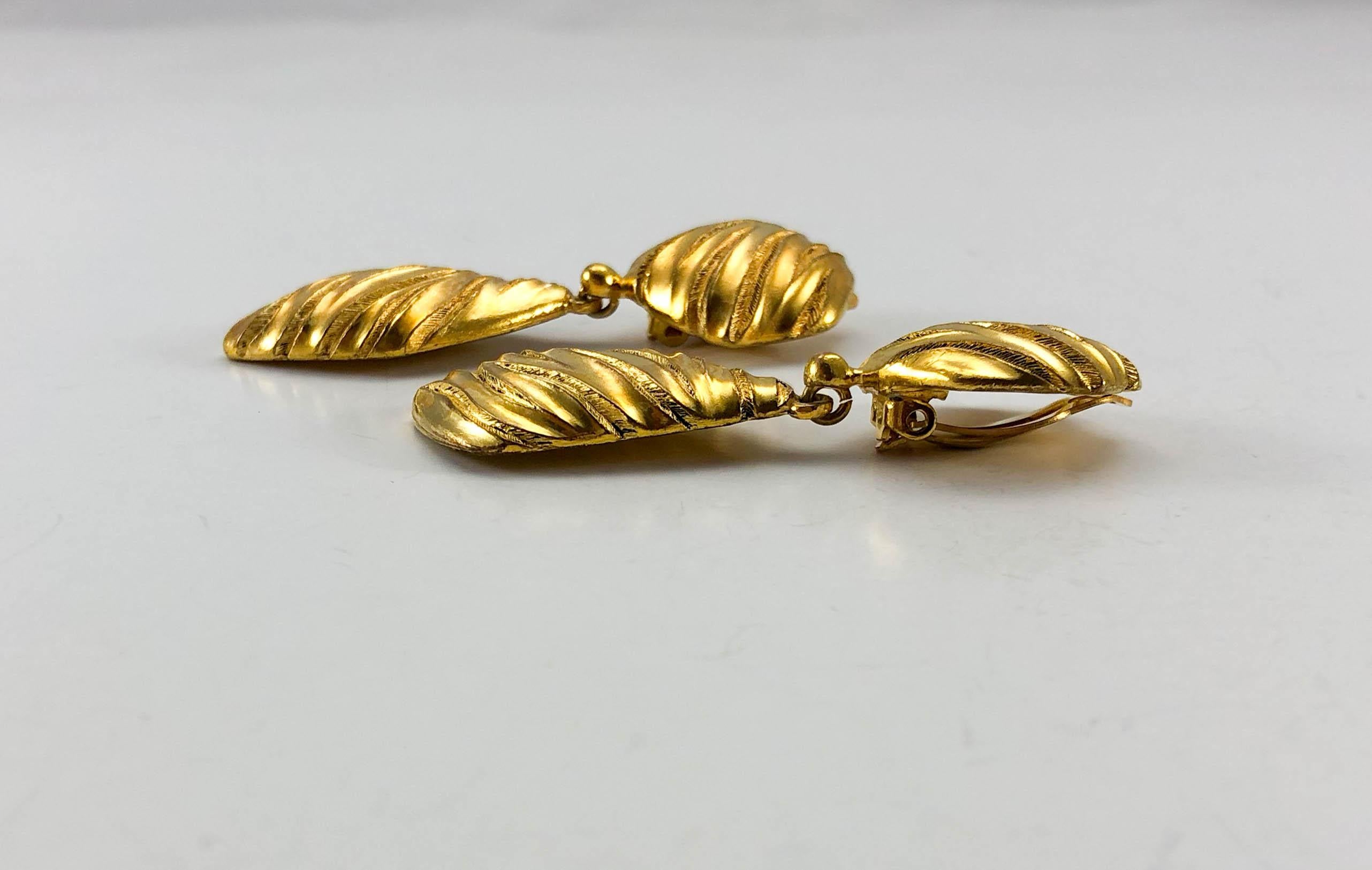 1980's Yves Saint Laurent Gold-Plated Ribbed Dangling Earrings For Sale 4