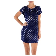 1980er Jahre YVES SAINT LAURENT Marineblaues gepunktetes Babydollkleid aus Seidenjacquard