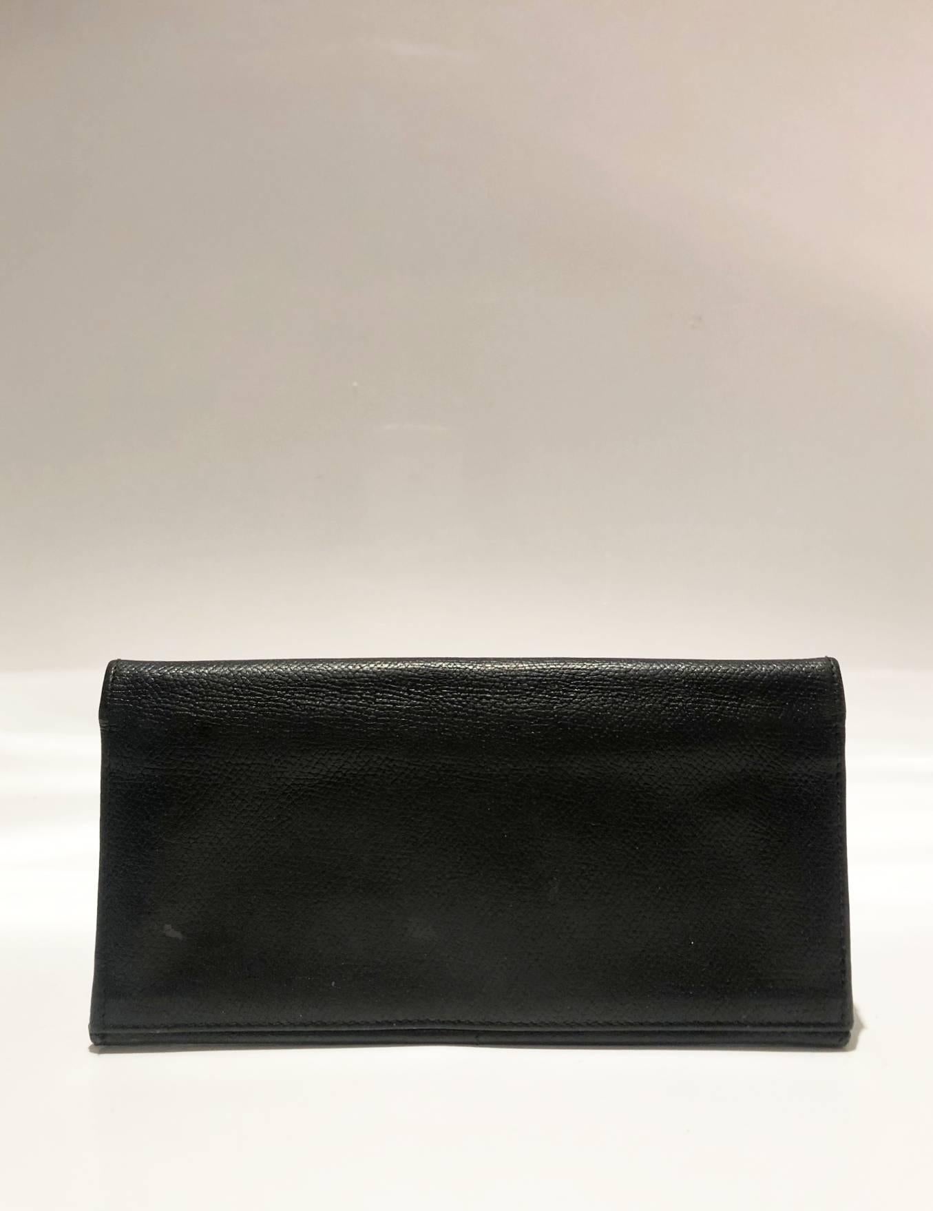 LIVRAISON GRATUITE au Royaume-Uni et dans le monde entier 

Portefeuille YVES SAINT LAURENT en cuir madras bleu marine, clous argentés, fentes pour cartes, 3x fentes pour billets, compartiment zippé pour la monnaie


Condition : Vintage, très bon,