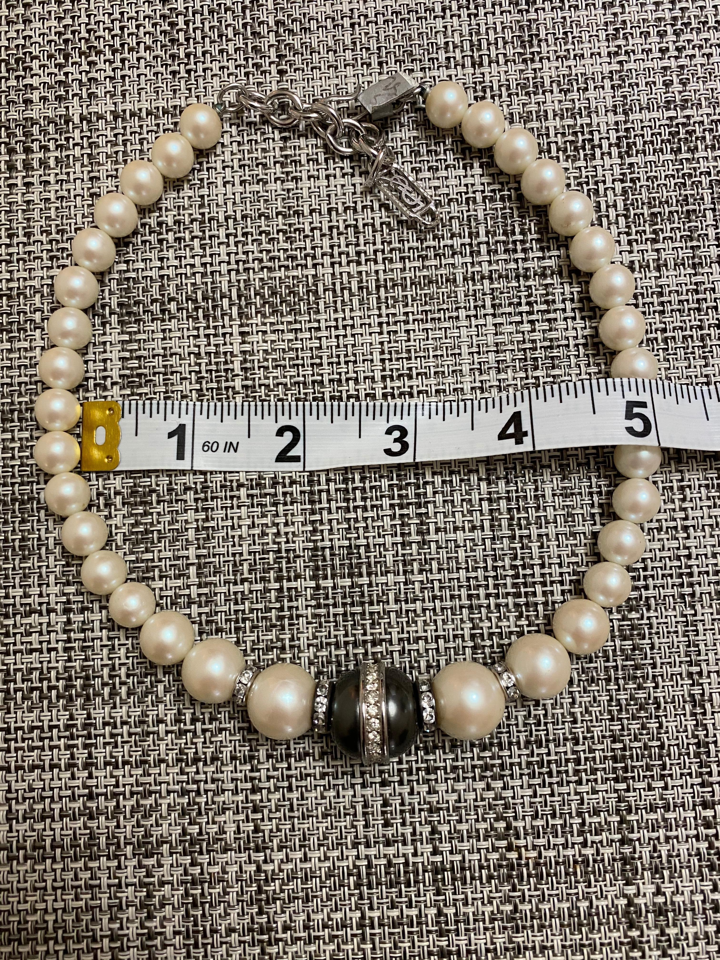 1980s Yves Saint Laurent Pearl Necklace In Excellent Condition In Beverly Hills, CA