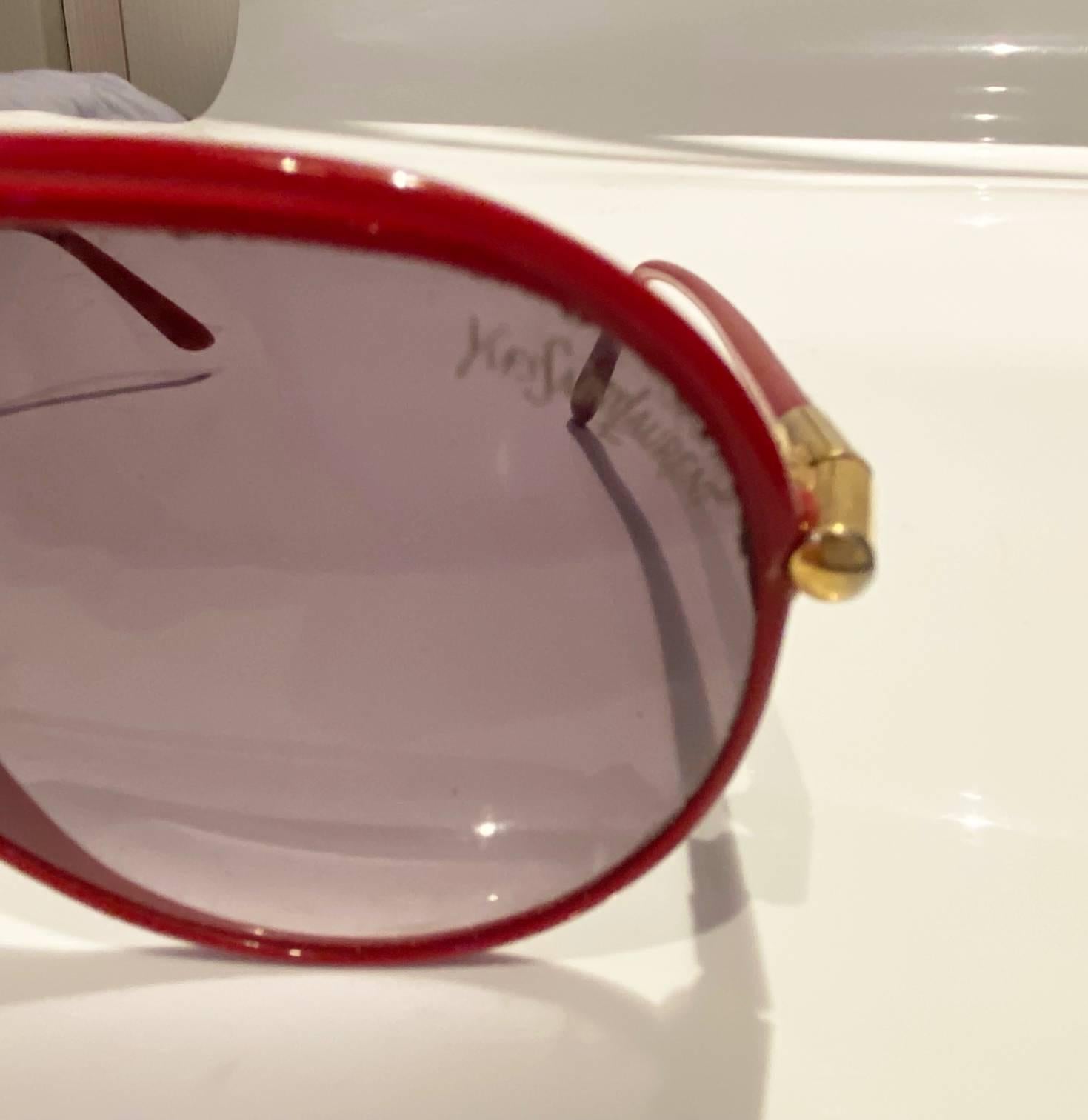 1980er Jahre Yves Saint Laurent Rote tropfenförmige Sonnenbrille für Damen oder Herren im Angebot