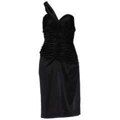 1980er Jahre YVES SAINT LAURENT Style Schwarzes drapiertes Cocktailkleid aus Polyester und Jersey