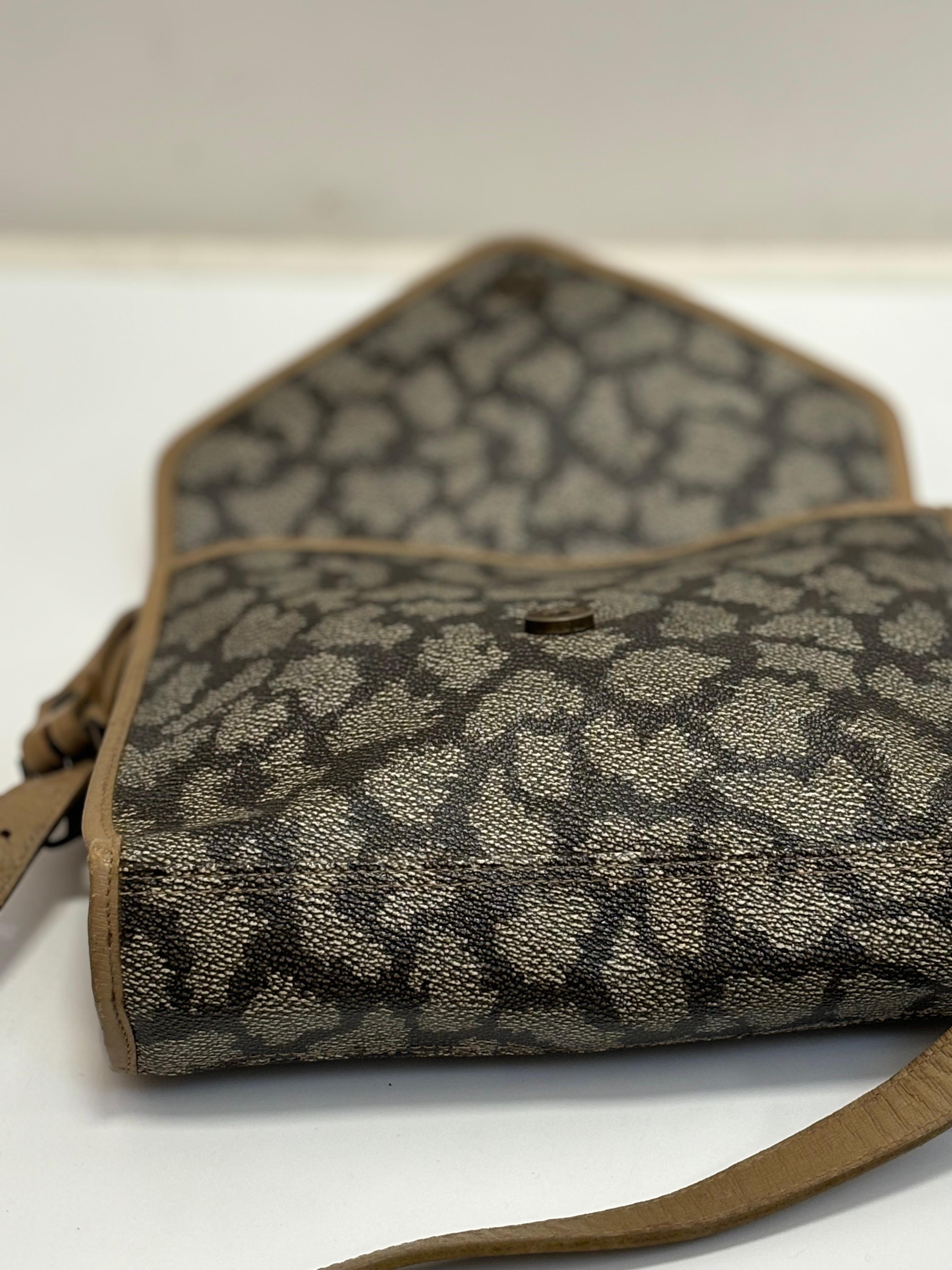 1980s Yves Saint Laurent Tan Spotted Pattern Crossbody Bag In Good Condition In Port Hope, ON