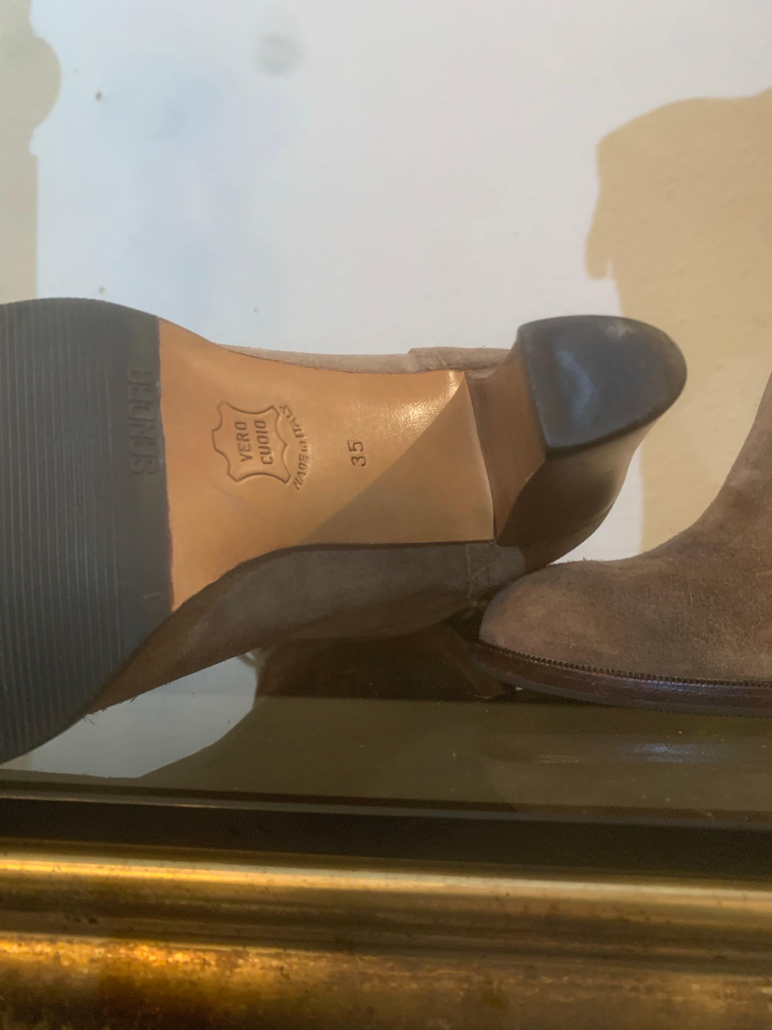 Marrone Yves Saint Laurent anni '80, stivali a metà polpaccio con frange in pelle scamosciata con tacco a spillo in vendita