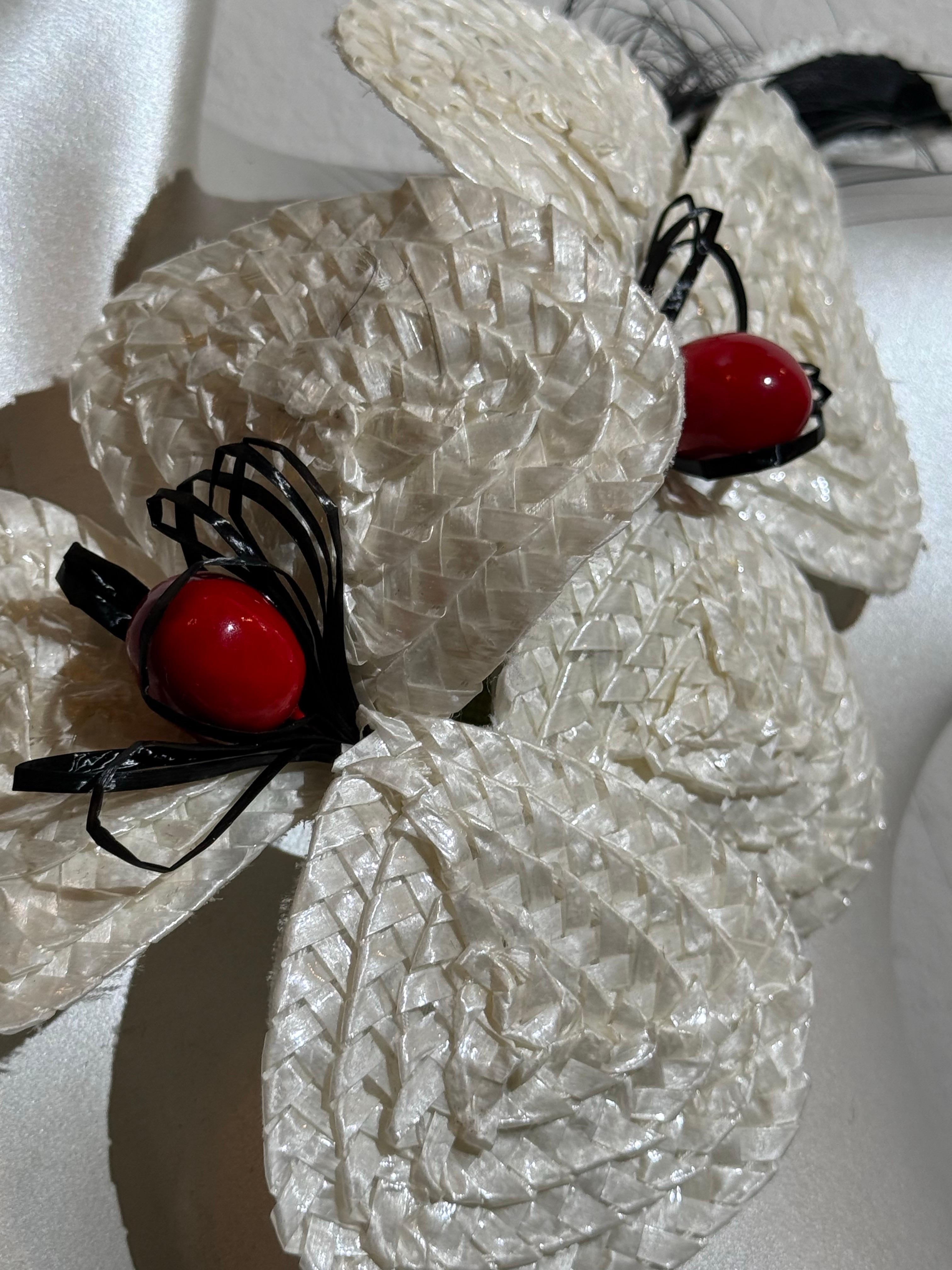 1980S Yves Saint Laurent Broche corsé orquídea rafia blanca con pulverizador de plumas en venta 2