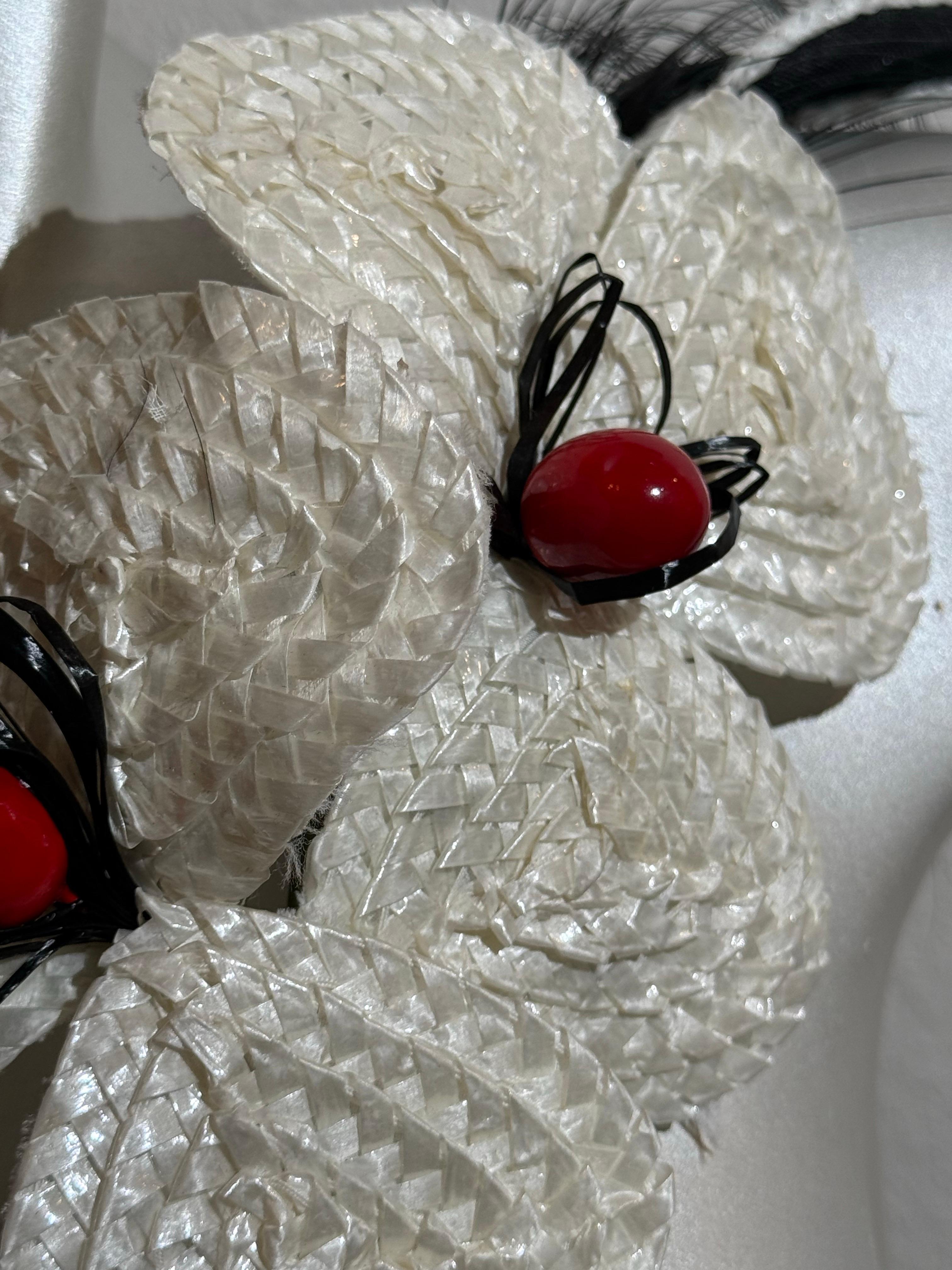 1980S Yves Saint Laurent Broche corsé orquídea rafia blanca con pulverizador de plumas en venta 3
