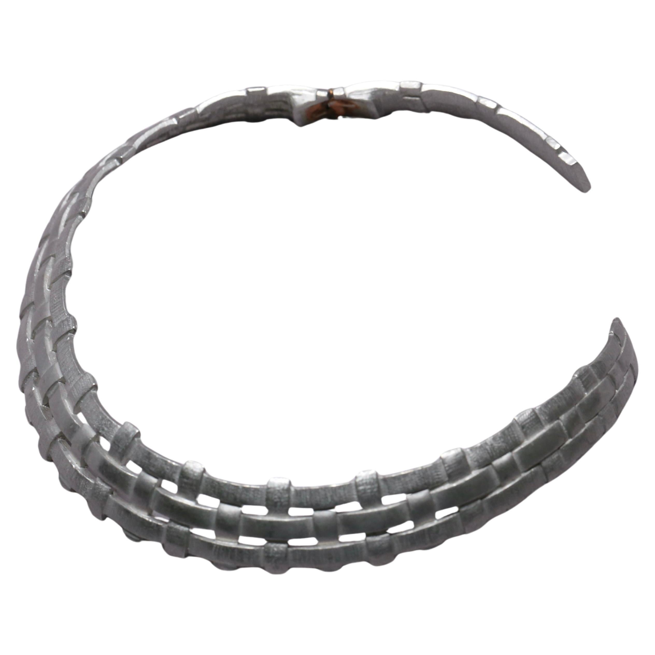1980's YVES SAINT LAURENT 'woven' silver toned collar necklace with hinge In Good Condition For Sale In San Fransisco, CA