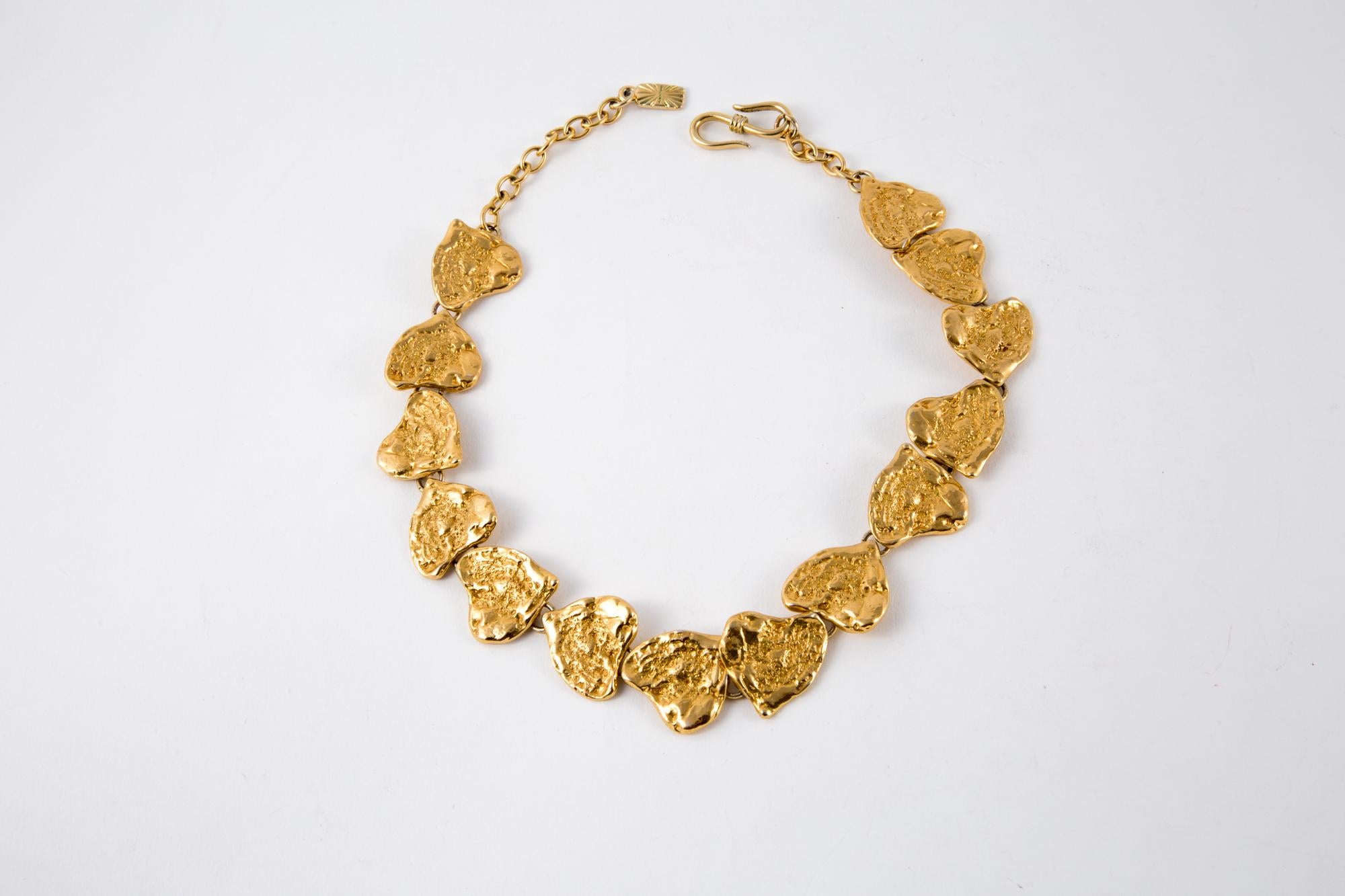  1980s Yves Saint Laurent YSL Gold Tone Hearts Necklace    In Excellent Condition In Paris, FR