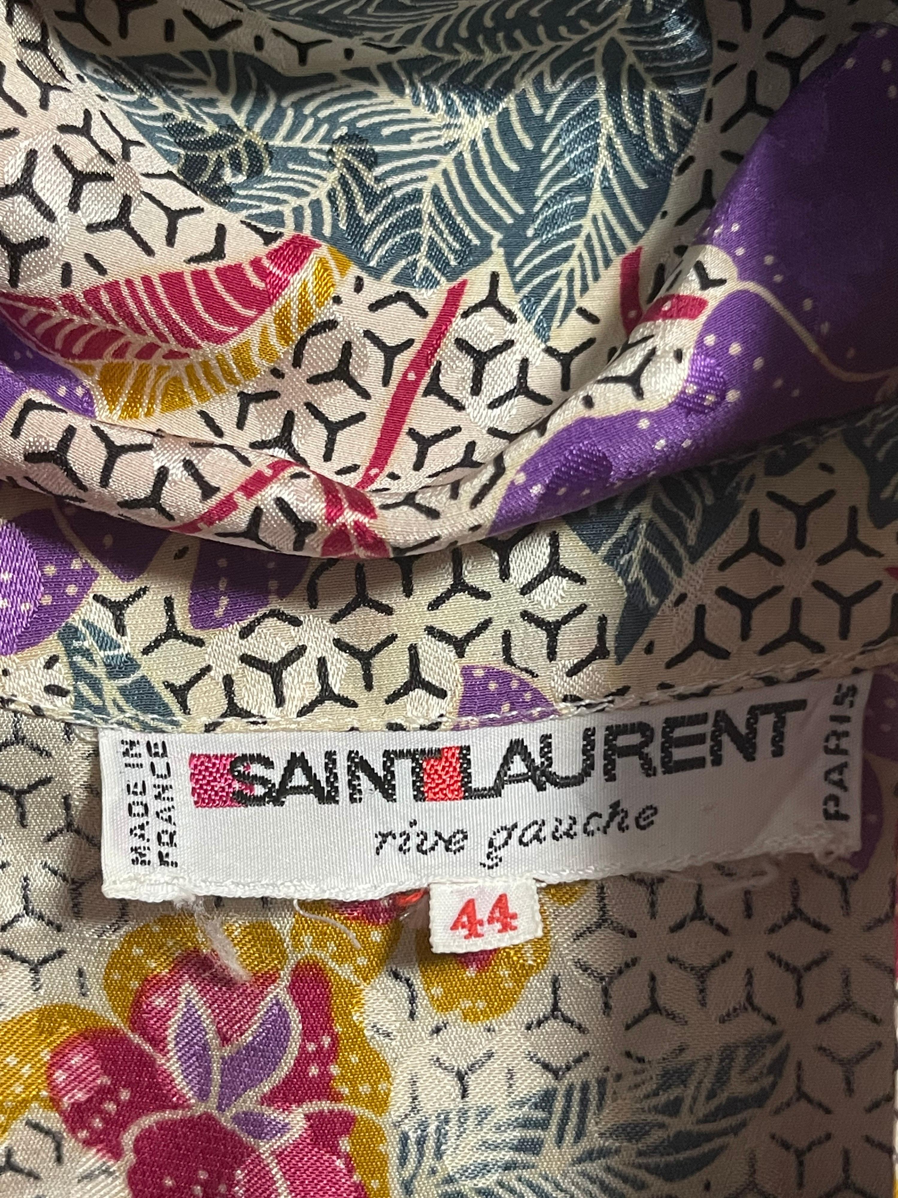 Gris Robe portefeuille Yves Saint Laurent YSL des années 1980, taille 44/12, imprimé logo à fleurs des années 80 en vente