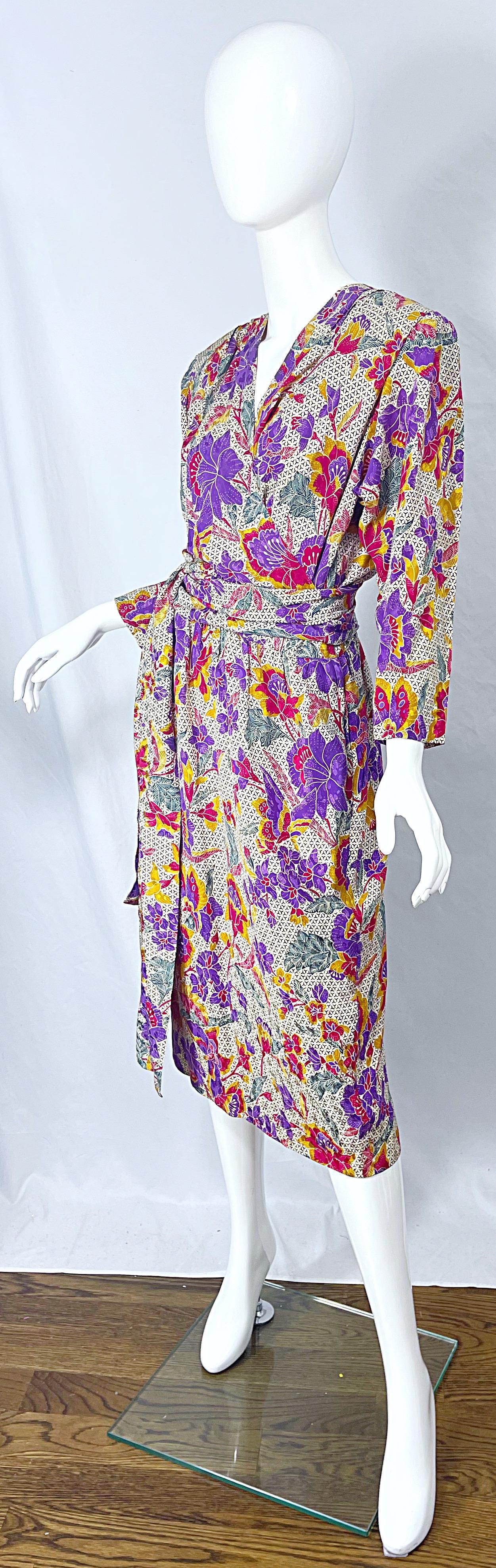 Gray 1980s Yves Saint Laurent YSL Size 44 / 12 Flower Logo Print Silk 80s Wrap Dress For Sale