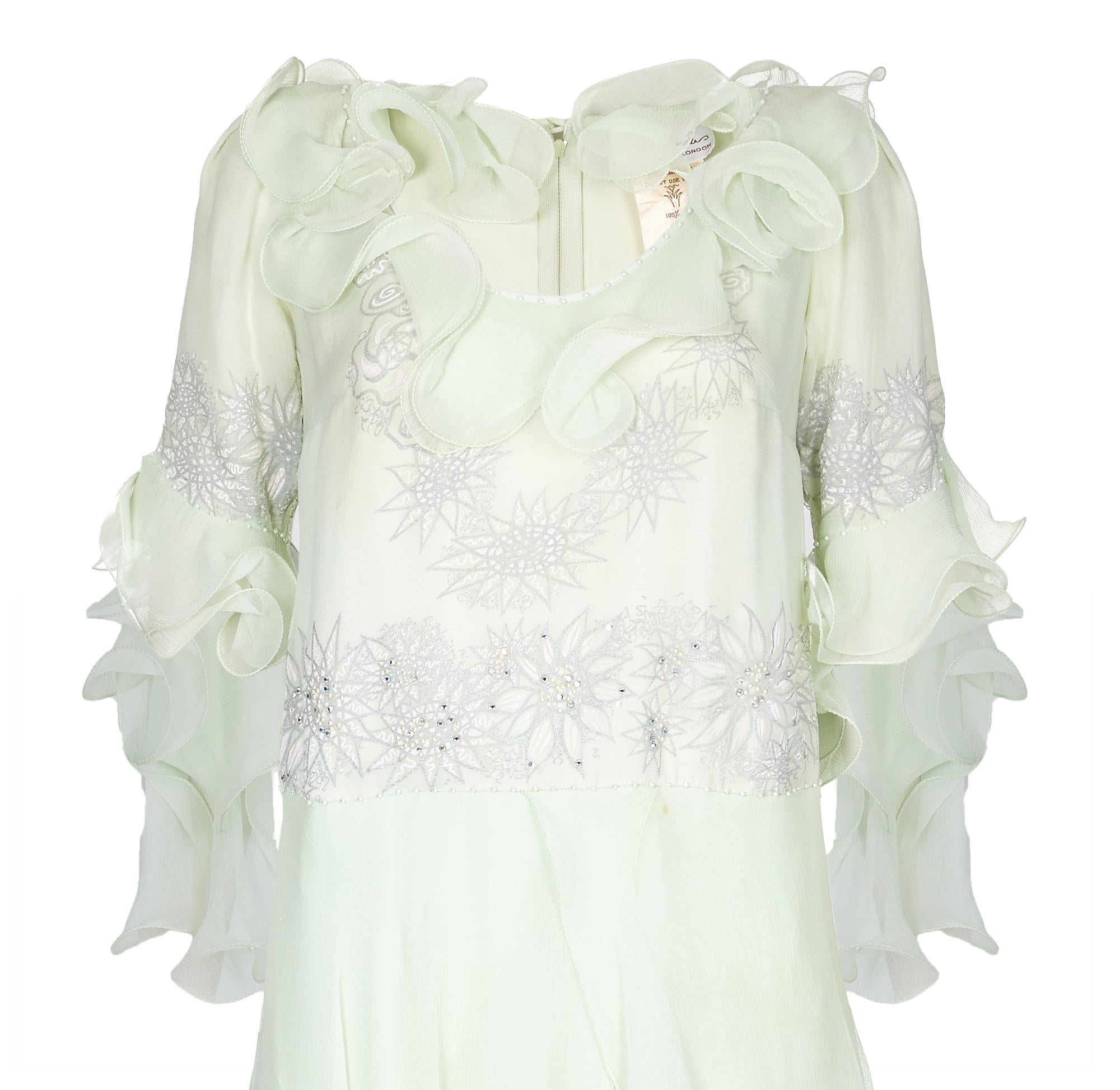 Beige Robe Zandra Rhodes couture vert pâle en mousseline de soie des années 1980 en vente