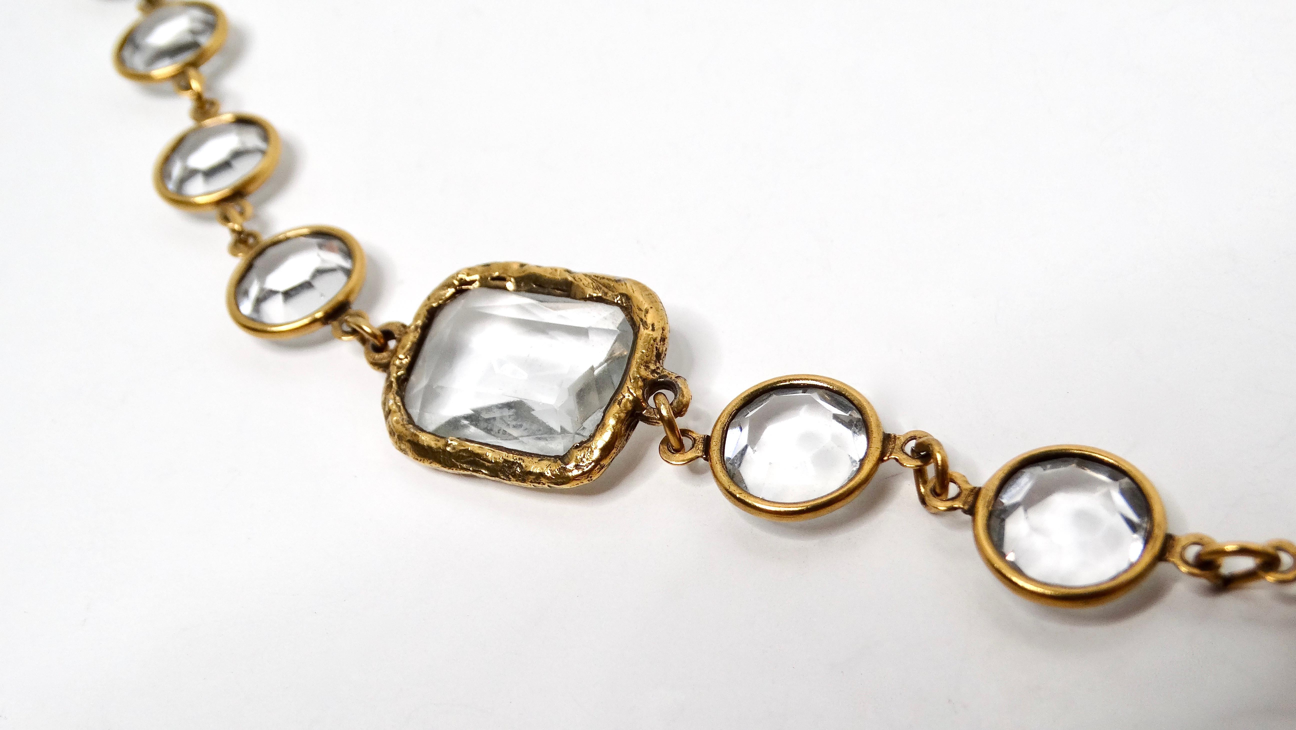 1981 Collana Chanel lunga con cristalli trasparenti e catena placcata oro In condizioni buone in vendita a Scottsdale, AZ