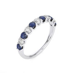 Anillo de la Colección Clásica 1981: diamante de 0,33 ct y zafiro de 0,5 ct en oro blanco de 14 quilates