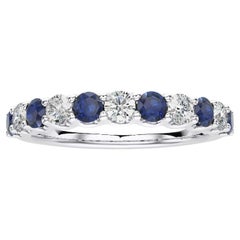 Anillo de la Colección Clásica 1981: diamante de 0,33 ct y zafiro de 0,5 ct en oro blanco de 14 quilates