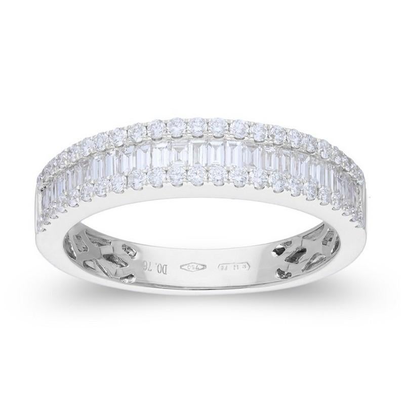 Karatgewicht der Diamanten: Dieser atemberaubende Ring ist mit insgesamt 0,75 Karat Diamanten besetzt. Er besteht aus 46 Diamanten im Rundschliff und 23 Diamanten im Baguetteschliff, die aufgrund ihrer außergewöhnlichen Brillanz sorgfältig