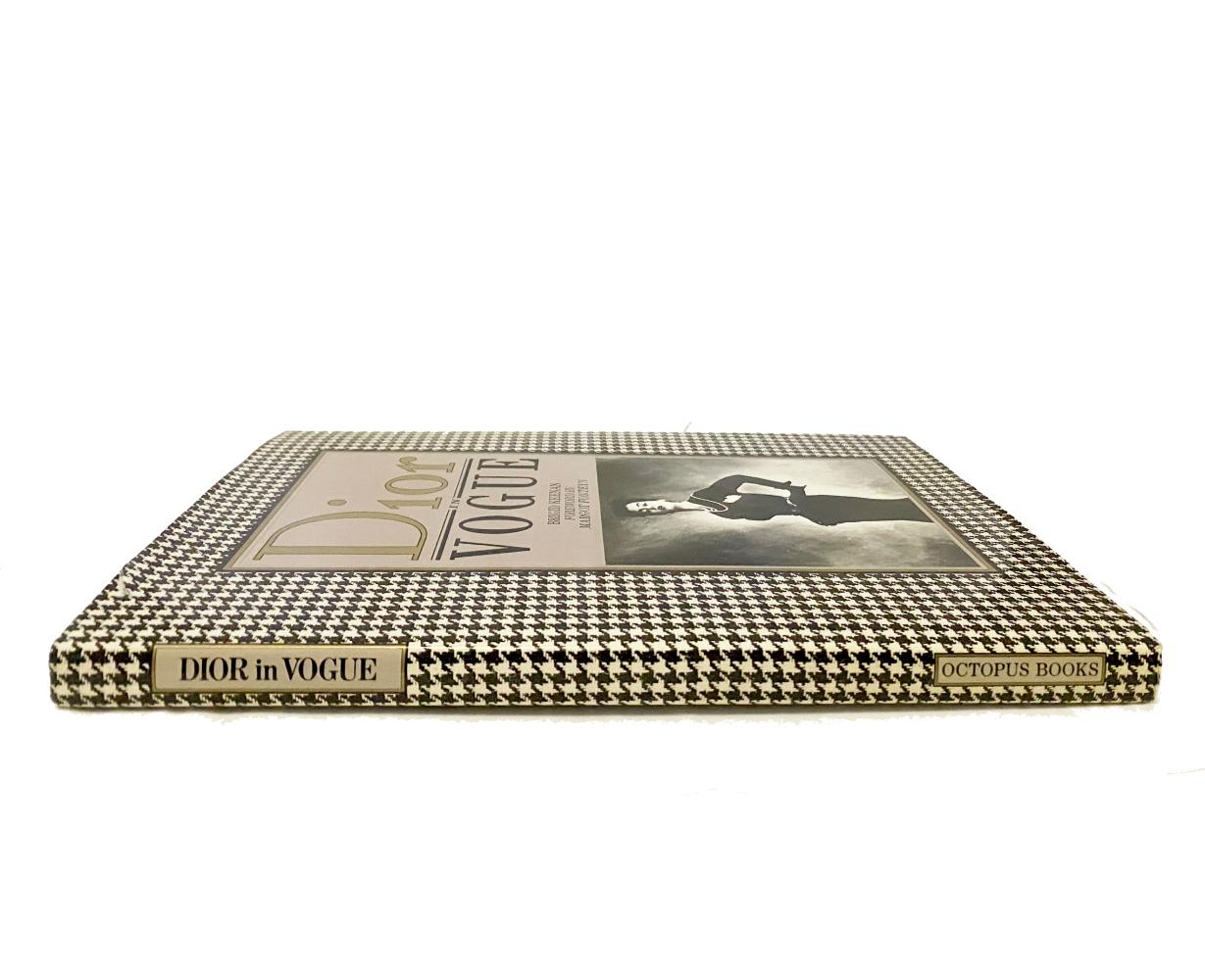 Beige Libro Dior in Vogue 1981 di Brigid Keenan & Margot Fonteyn in vendita