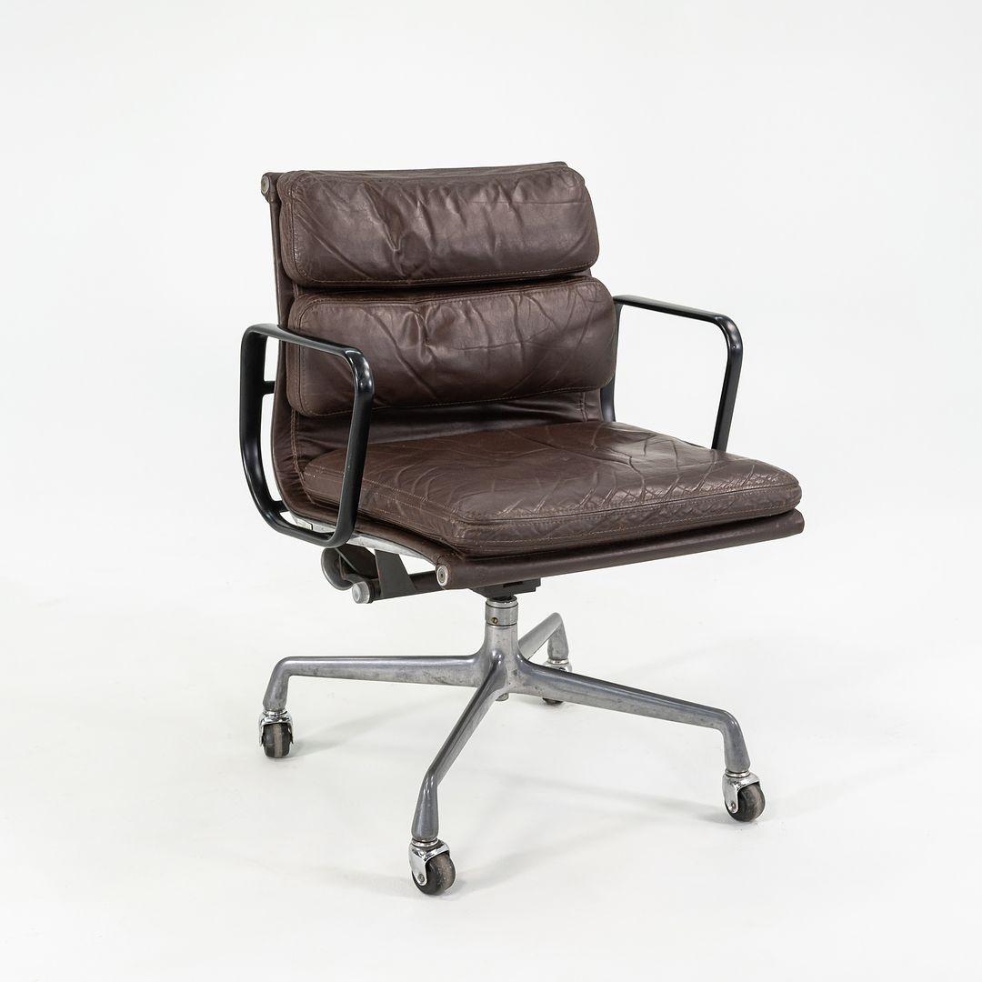 1981 Eames Herman Miller Soft Pad Management Desk Chair in Brown Leather In Good Condition In Philadelphia, PA