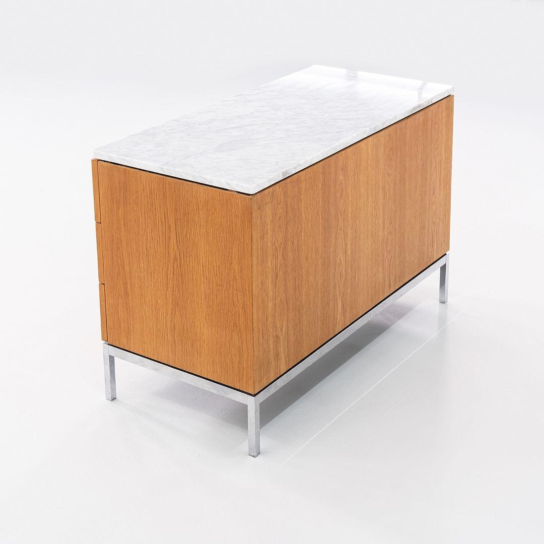 1981 Florence Knoll Credenza/armadio a due posizioni in Oak e marmo in vendita 4