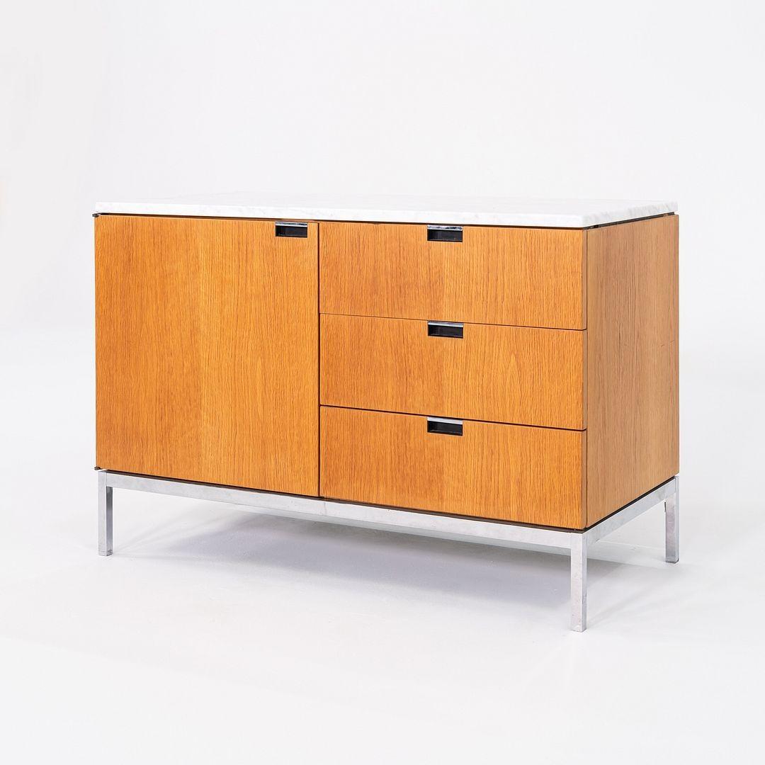 Americano 1981 Florence Knoll Credenza/armadio a due posizioni in Oak e marmo in vendita