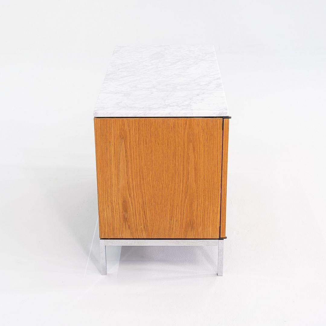 Acciaio 1981 Florence Knoll Credenza/armadio a due posizioni in Oak e marmo in vendita